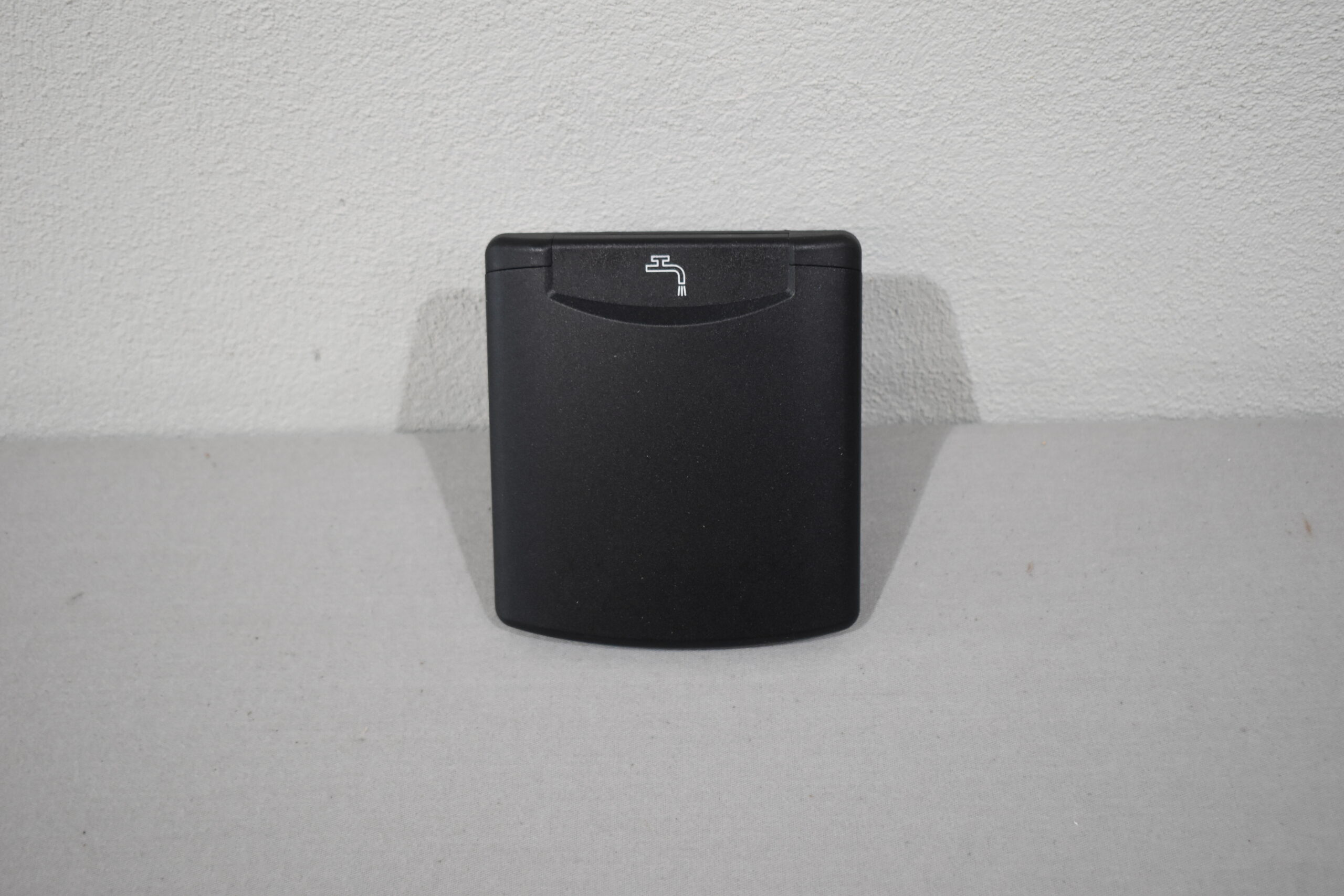 Wassereinfüllstützen; schwarz