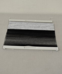 Fliegengitter und Verdunklungsrollo für Dachhaube