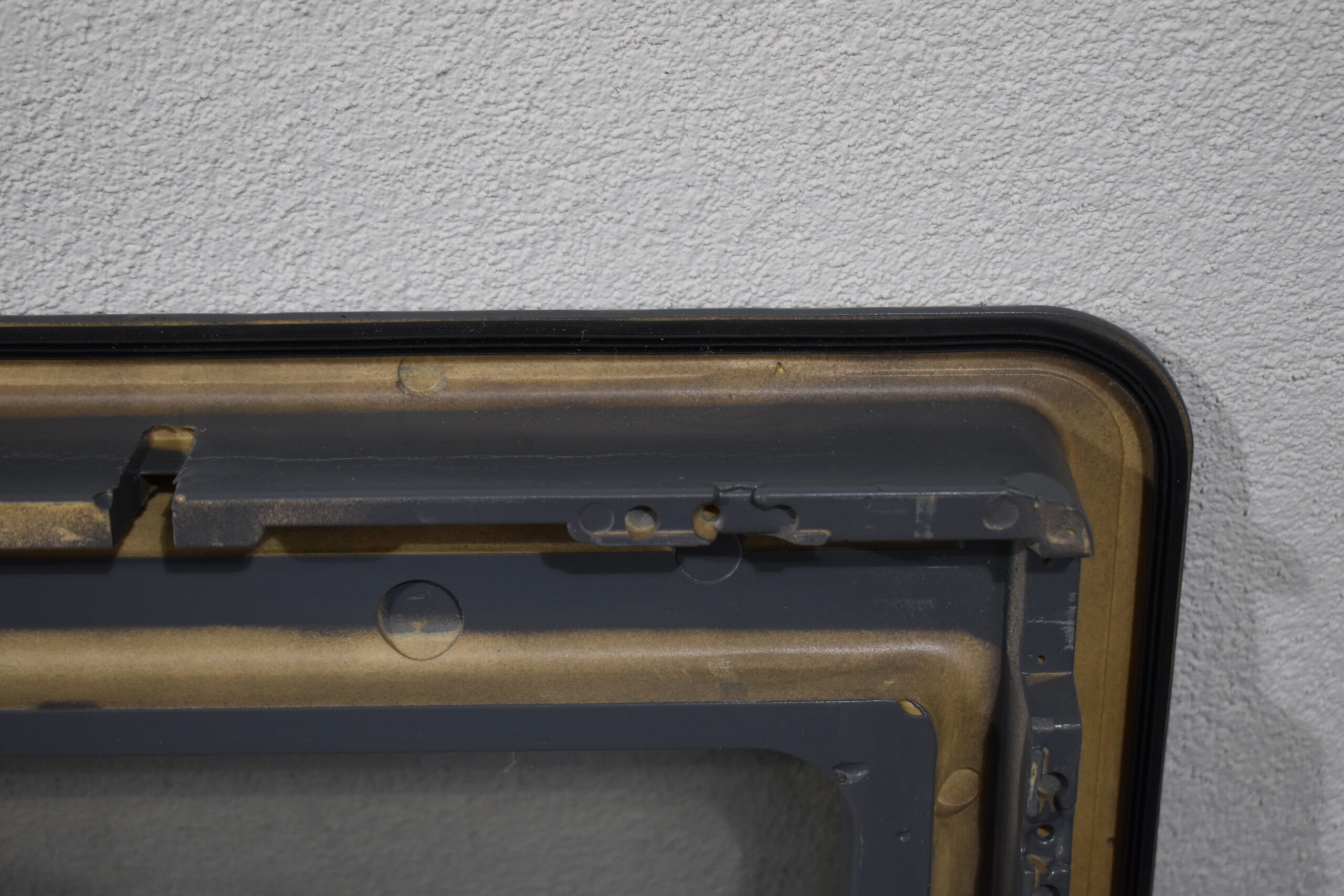 Seitz S4 Ausstellfenster 1300x600mm; dunkel grau