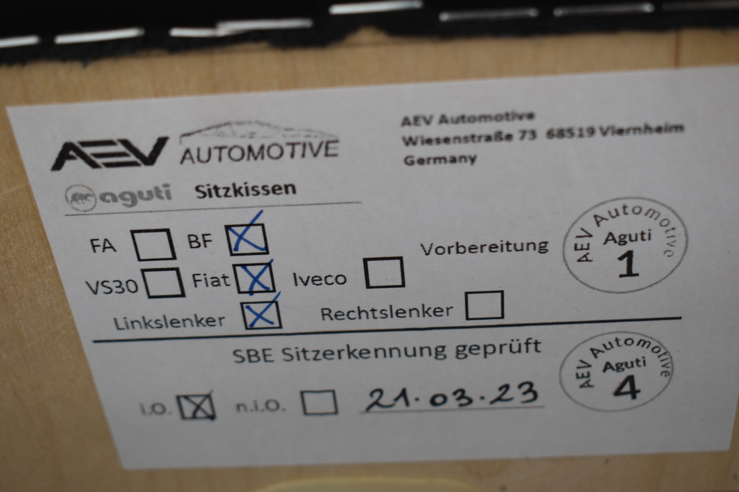 Aguti Fahrer und Beifahrersitz; schwarz/grau