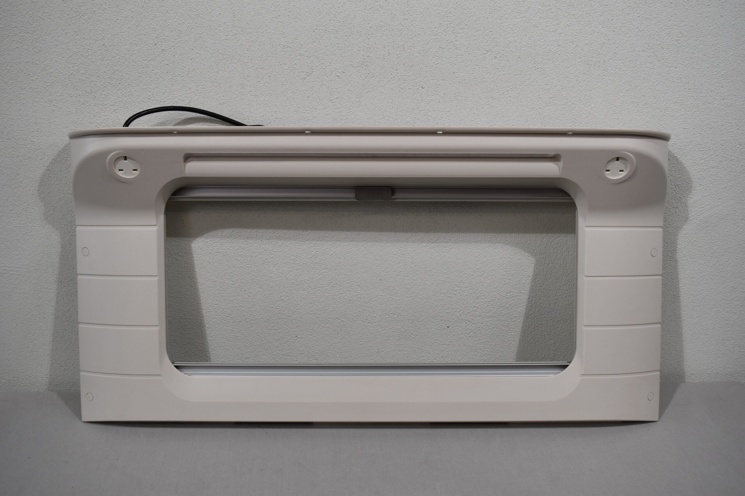 Remis Fenster Verkleidung mit Lichtleiste