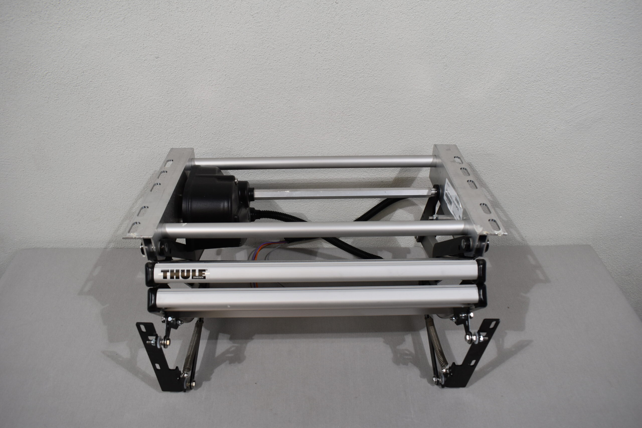 Thule Elektrisch ausfahrende Trittstufe Double Step 12Volt500 ISmove – Bild 3