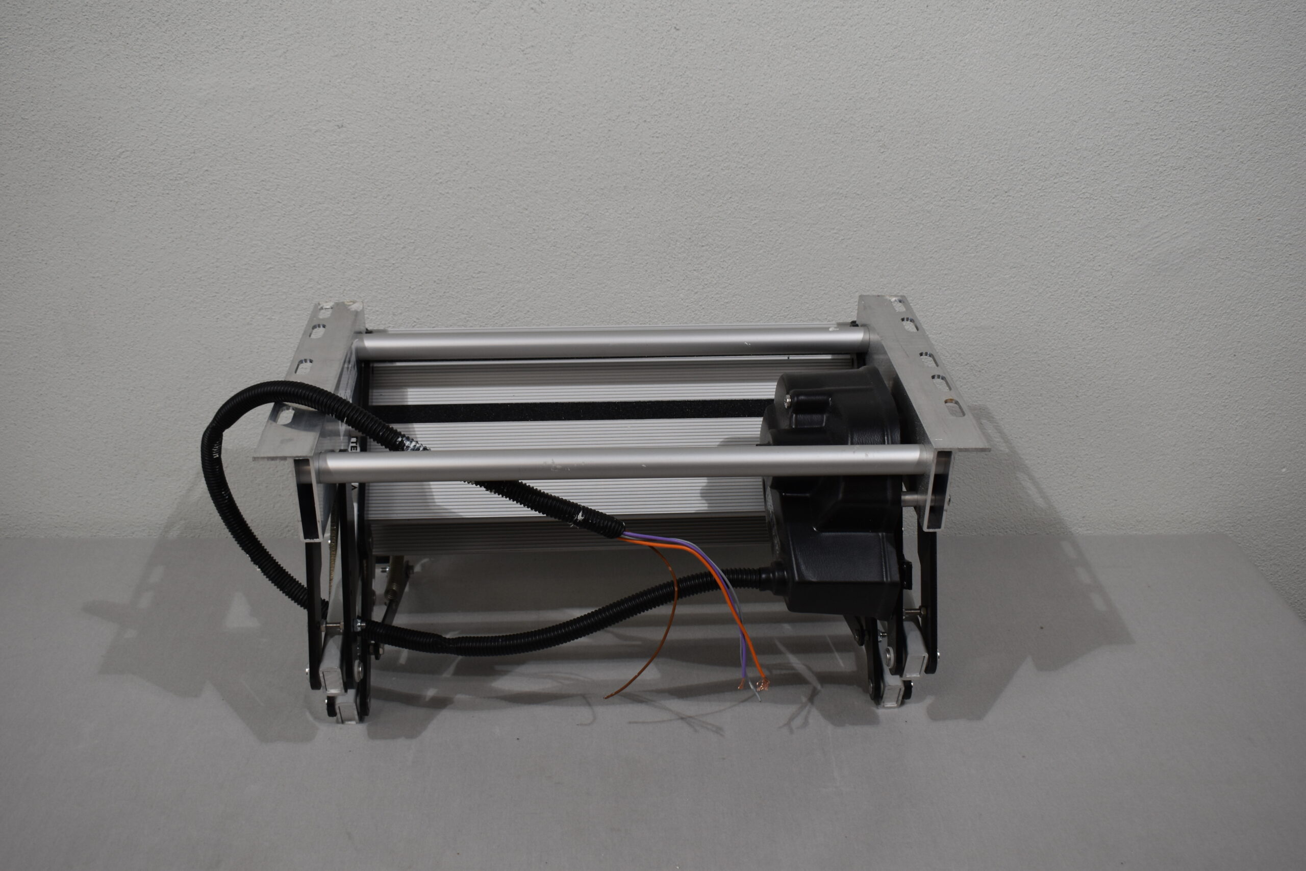 Thule Elektrisch ausfahrende Trittstufe Double Step 12Volt500 ISmove – Bild 5