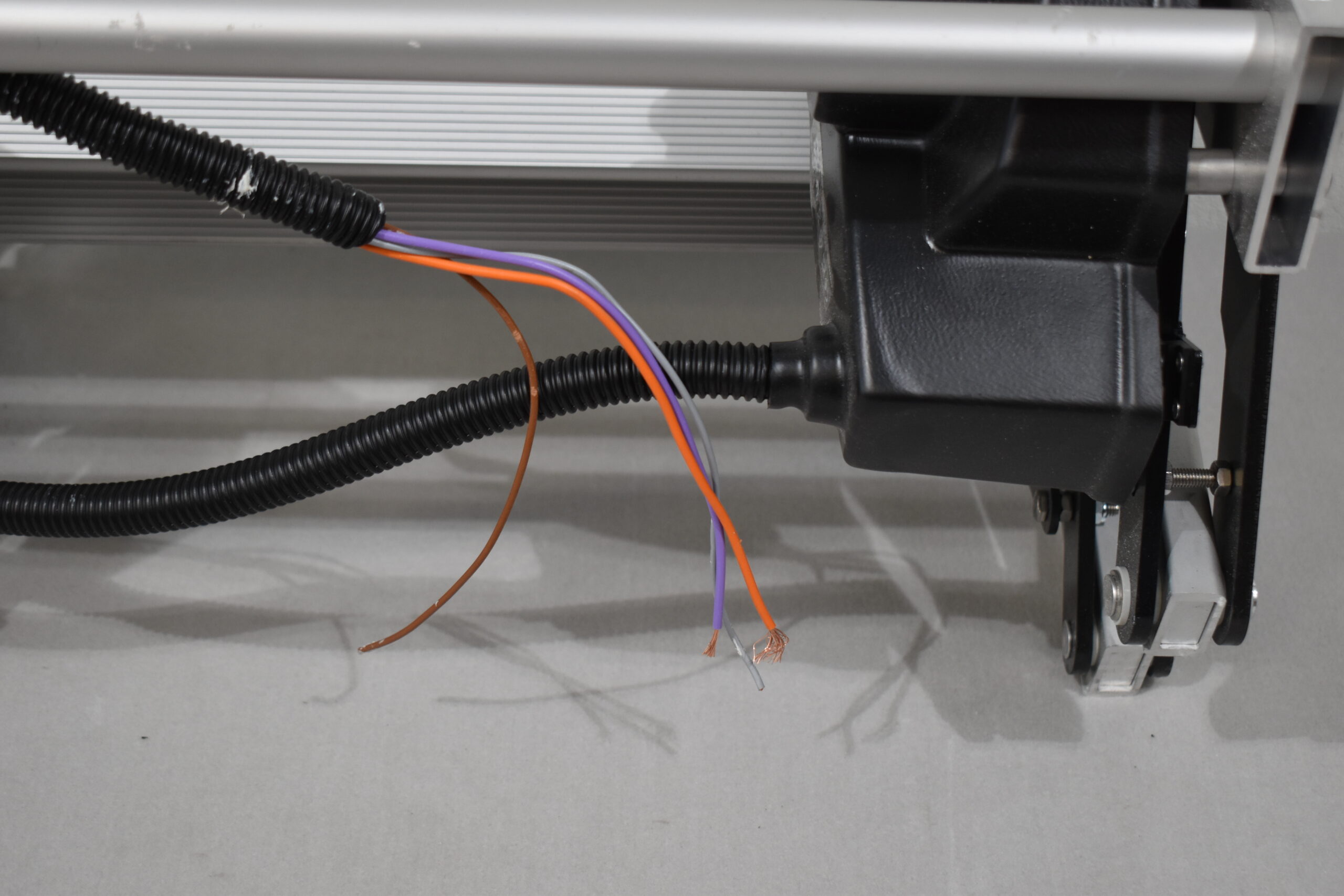 Thule Elektrisch ausfahrende Trittstufe Double Step 12Volt500 ISmove – Bild 9