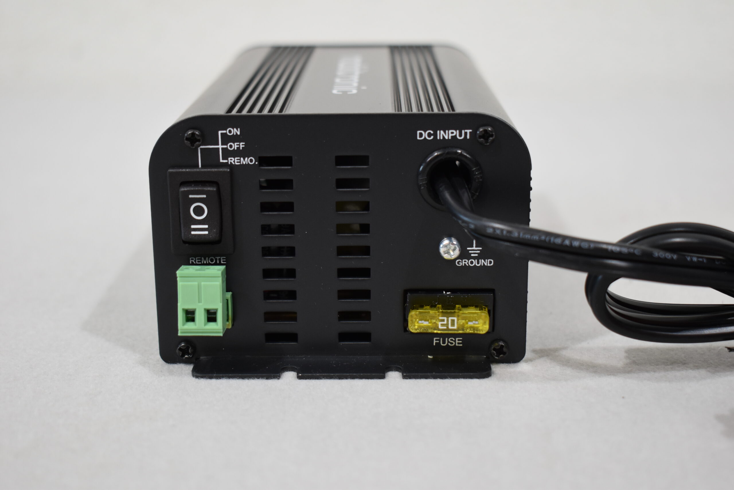 Mobiltronic MI-150-012 Wechselrichter / Inverter – Bild 3