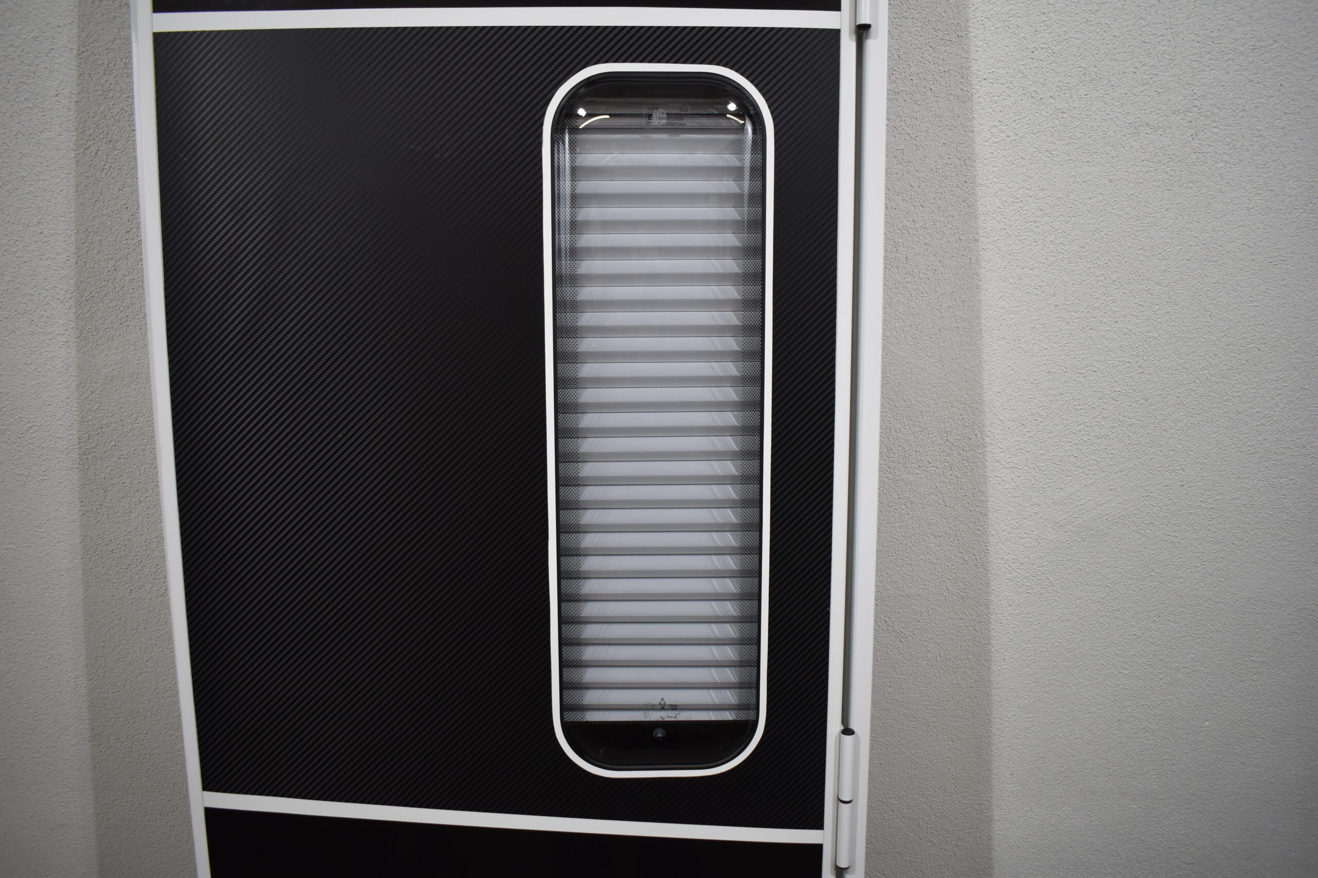 Arto Aufbautür 1810x600 mit Rahmen; weiß/schwarz – Bild 10