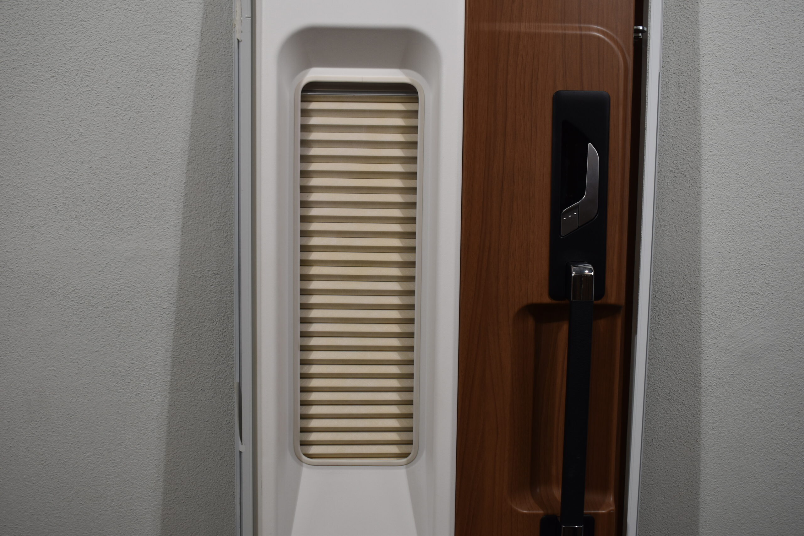 Arto Aufbautür 1810x600 mit Rahmen; weiß/schwarz – Bild 13