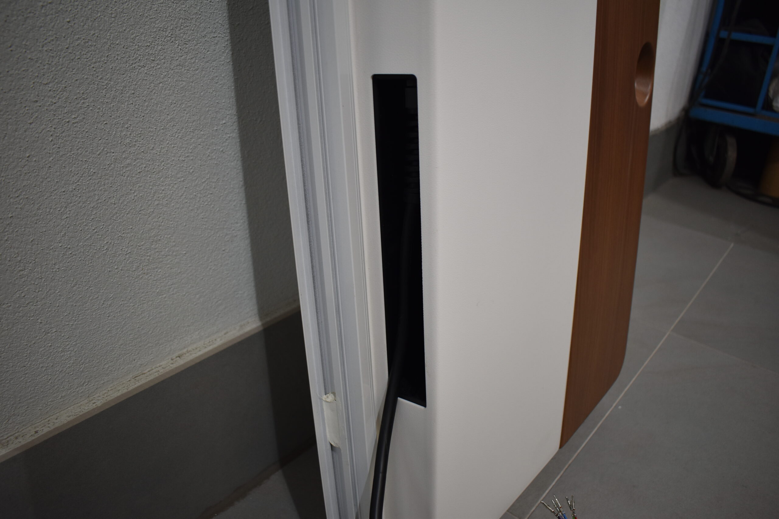 Arto Aufbautür 1810x600 mit Rahmen; weiß/schwarz – Bild 18