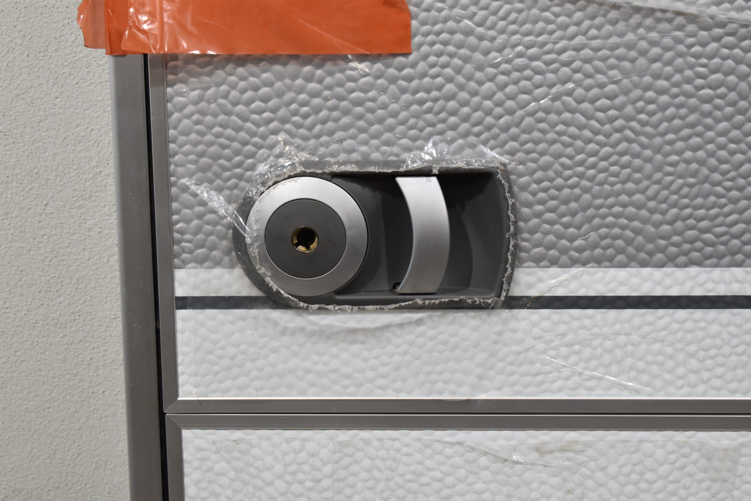 Knaus Aufbautür grau/weiß 600x1720mm – Bild 5