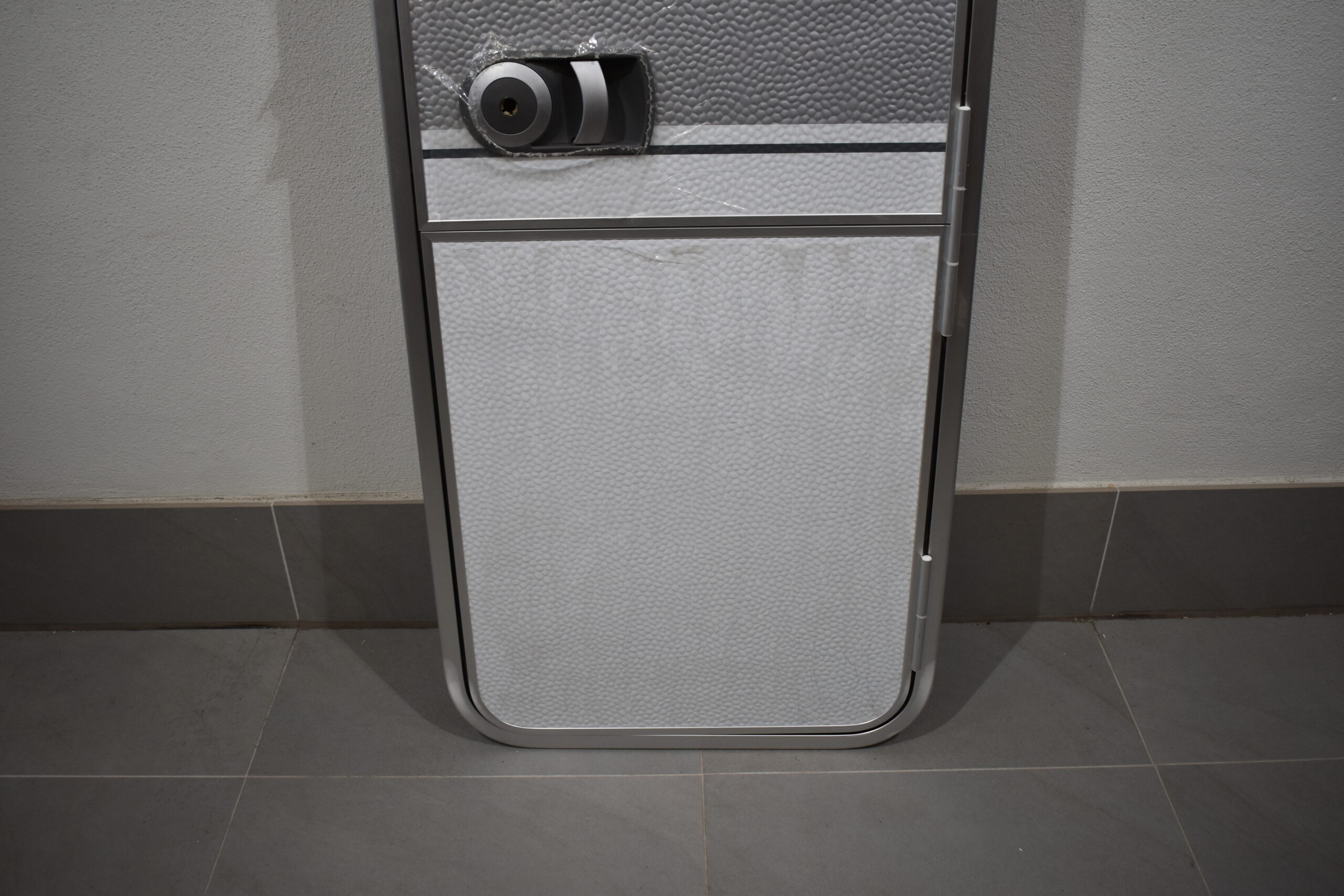 Knaus Aufbautür grau/weiß 600x1720mm – Bild 7