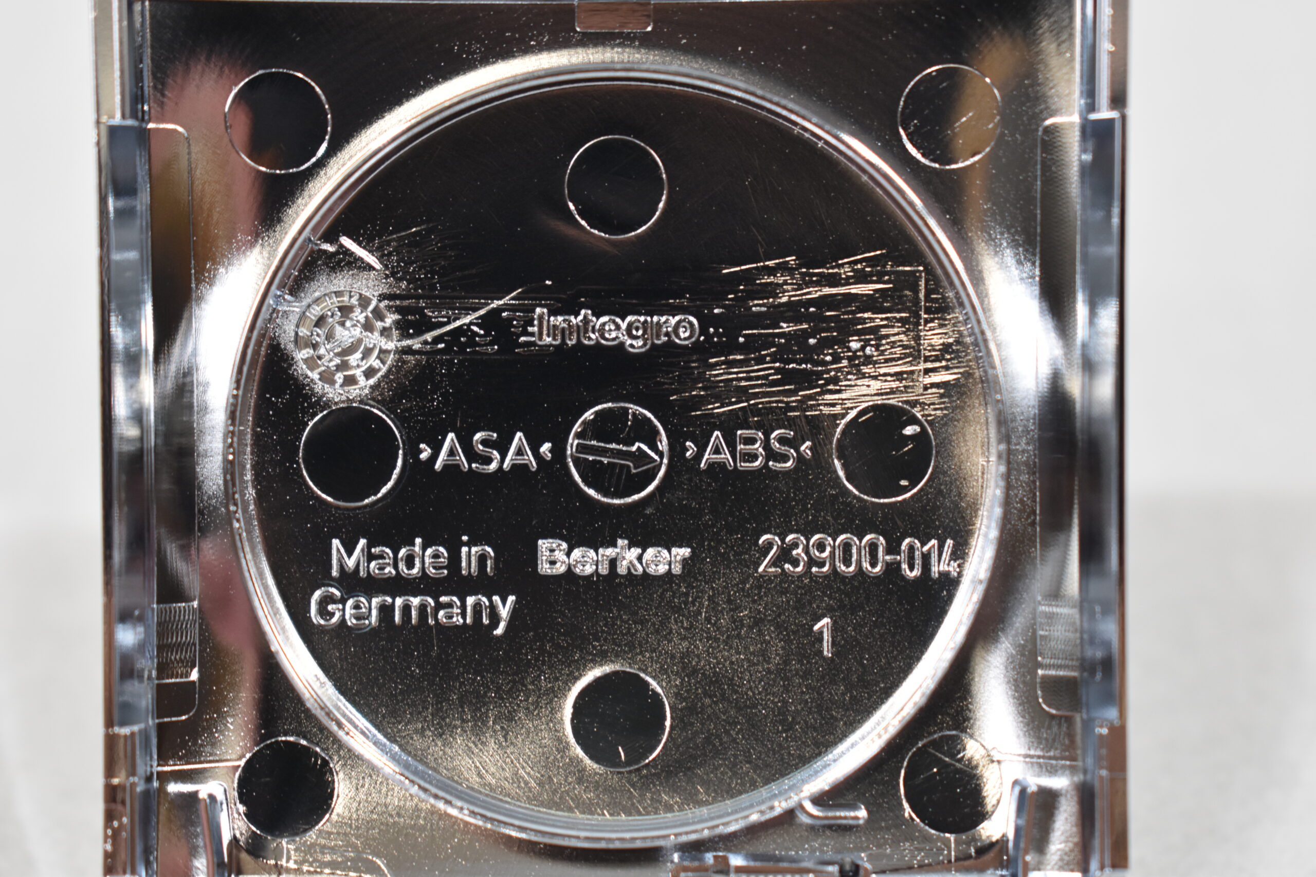 Berker Rahmen mit Klappdeckel; Chrom glänzend – Bild 4