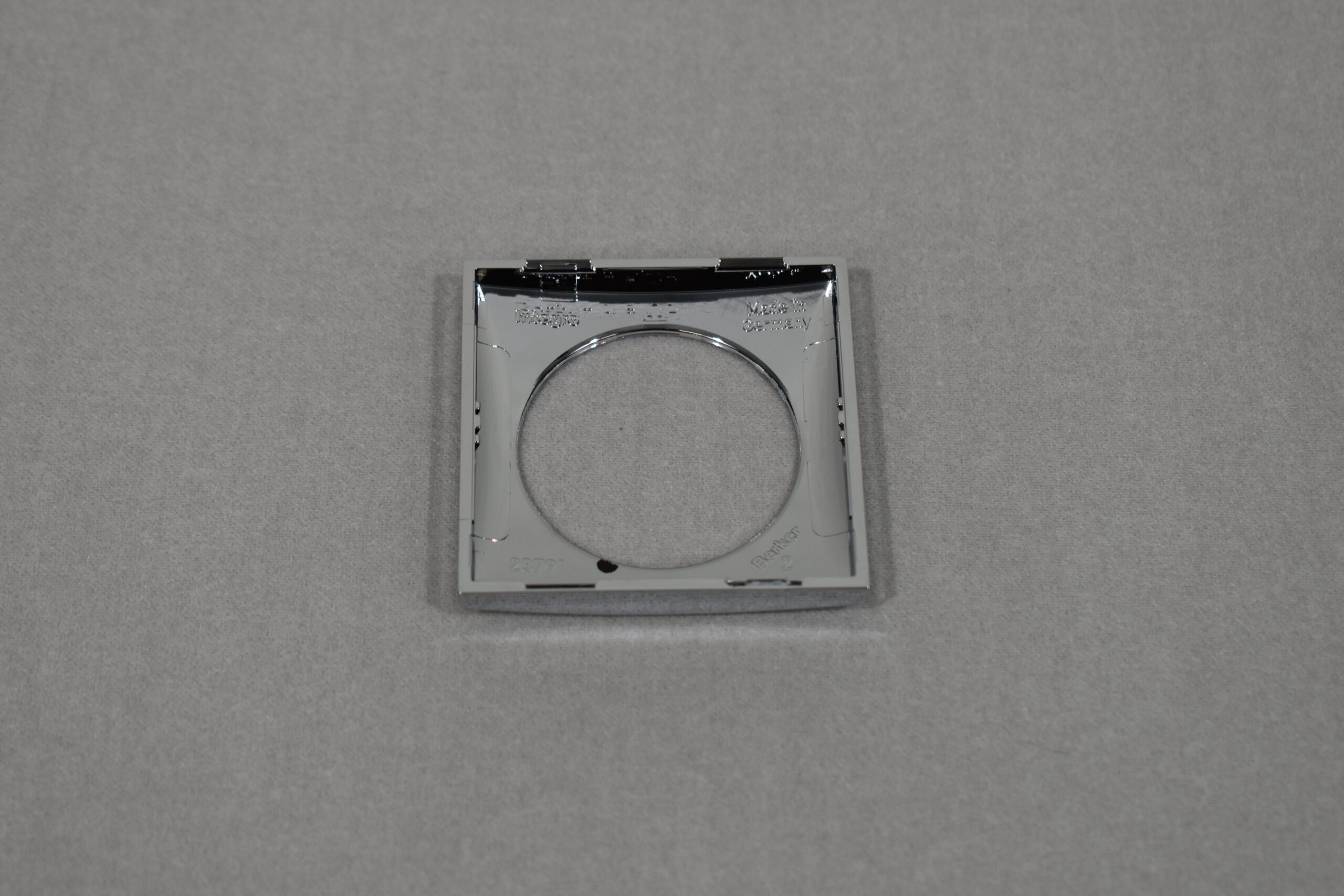 Berker Schalterrahmen; Chrom – Bild 3