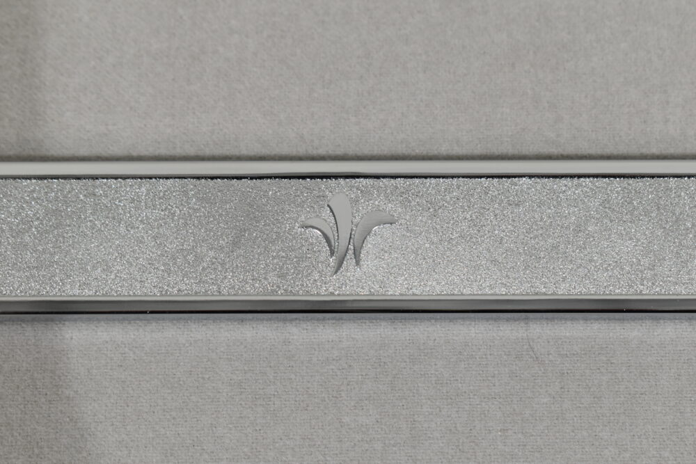 Niesmann und Bischoff Chromblende mit Lilie; 6x25x270mm – Bild 3