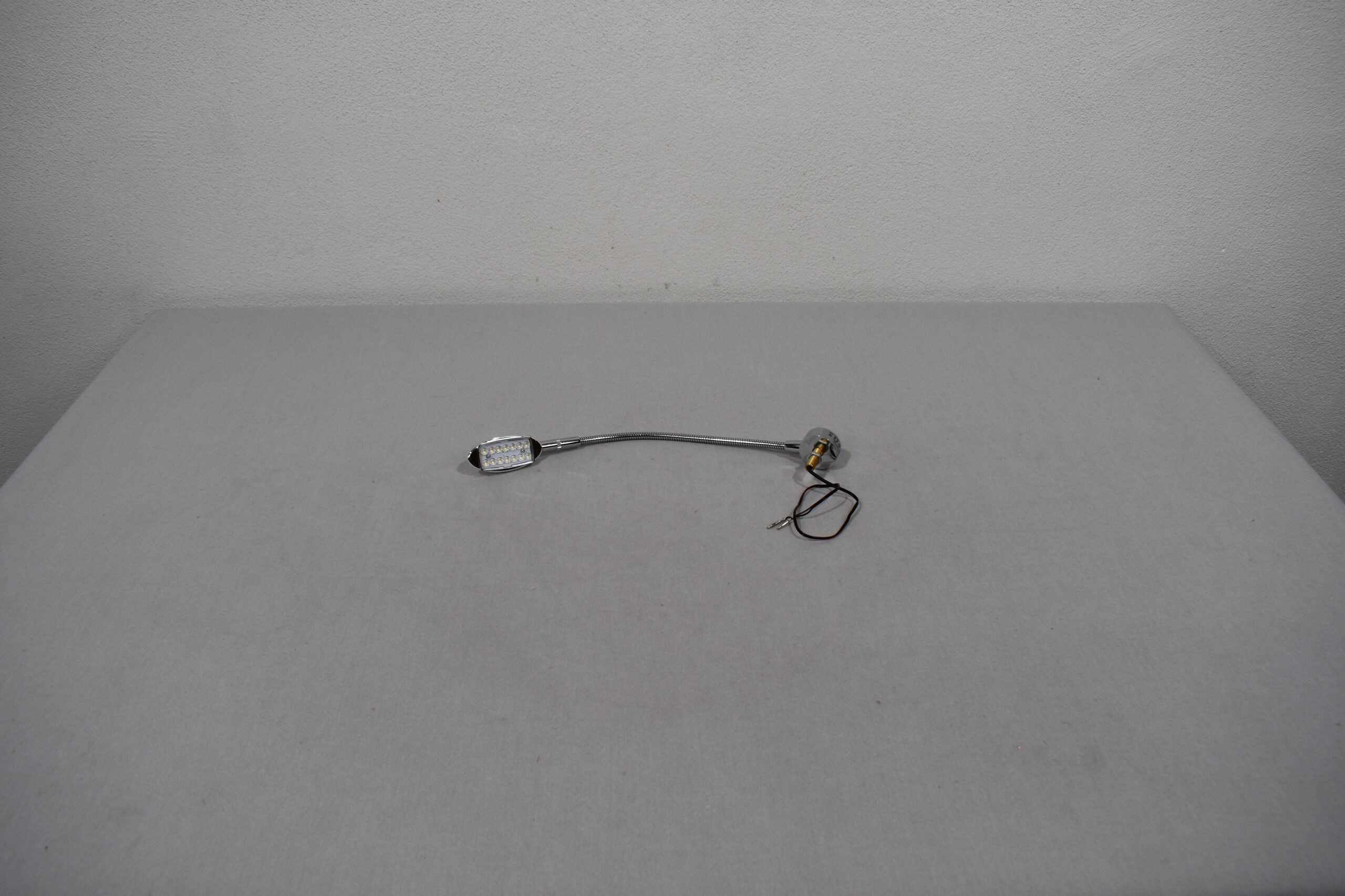 LED Lese-Bettlampe BOA IV L87.02.CW; 8V