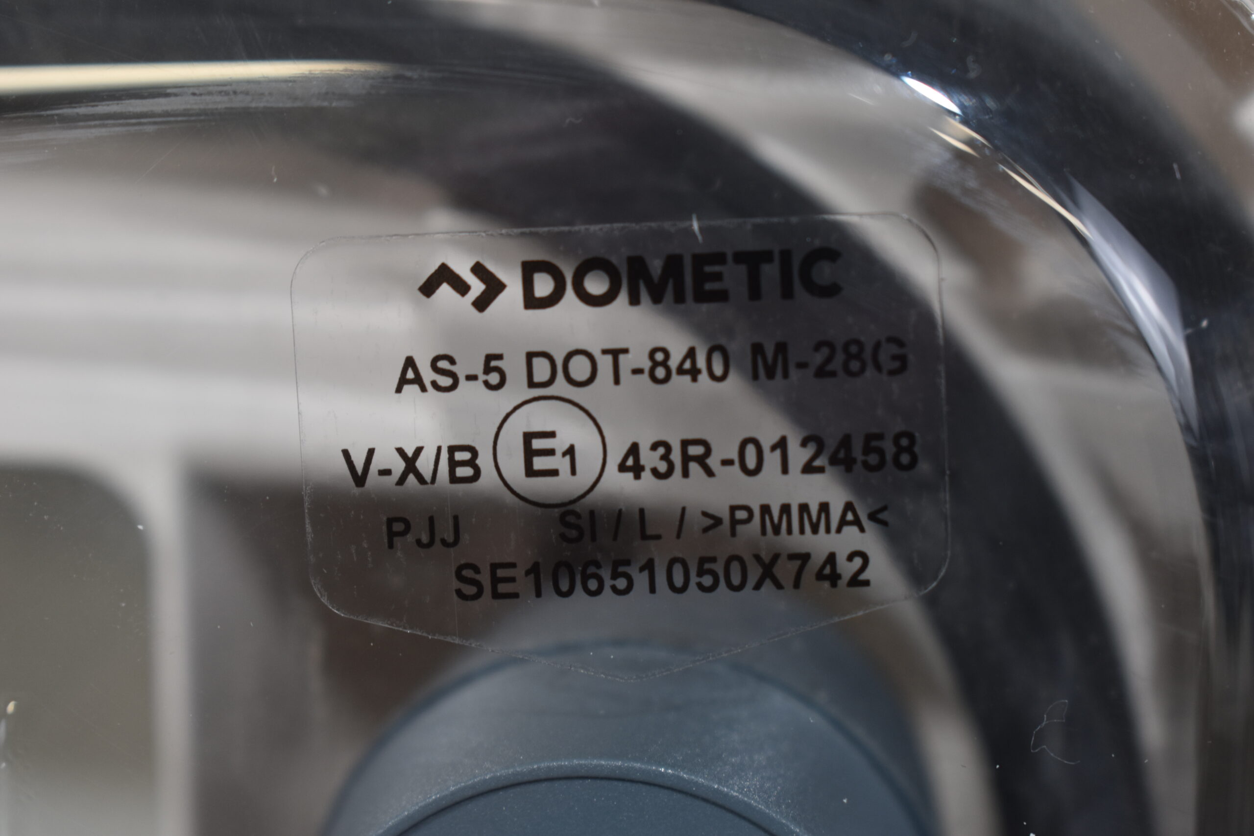 Dometic Dachhaube / Ersatzhaube 1050x742mm – Bild 4