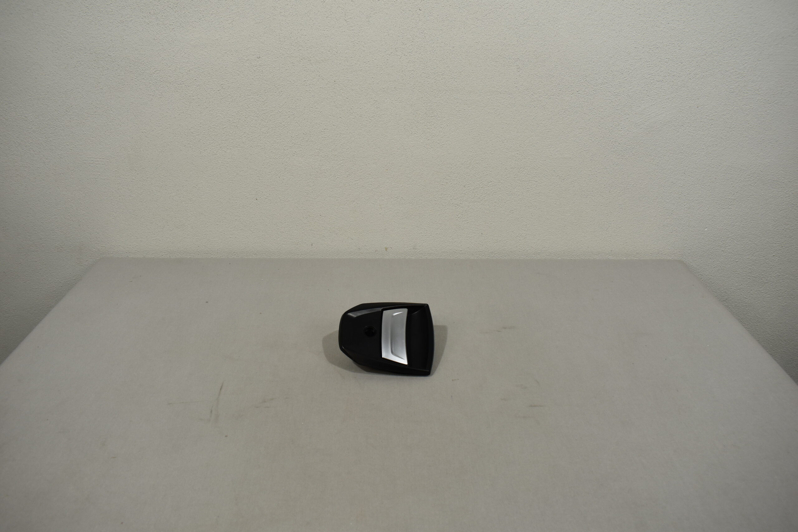 Außengriff für Aufbautür; Knaus Tabbert; schwarz/silber