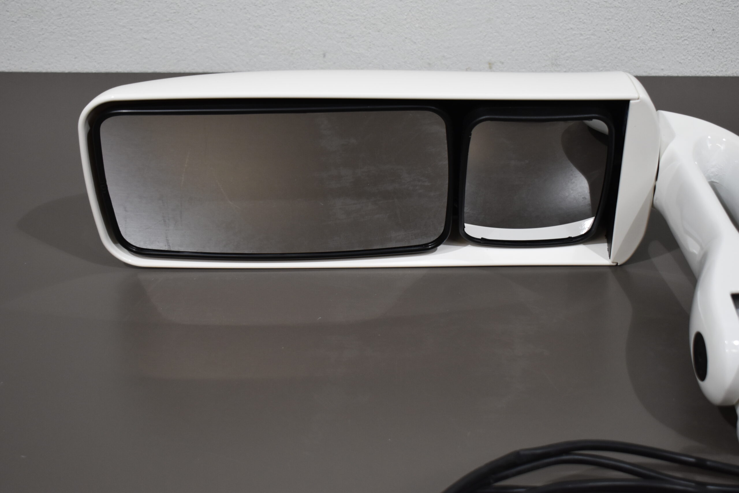 Zweifcher Außenspiegel IN3; rechts; weiß – Bild 3