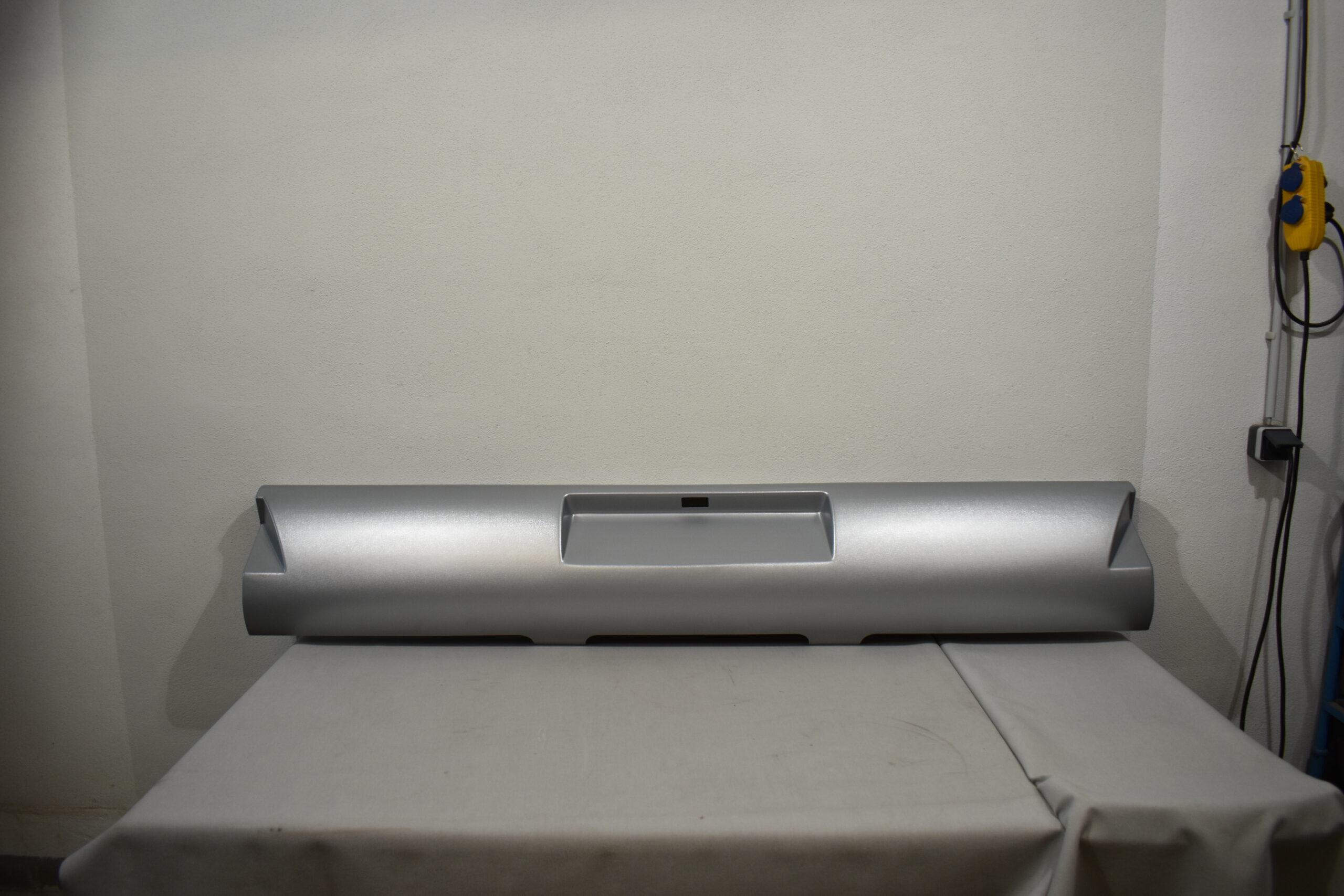 Heckleuchtenträger Mittelteil; grau