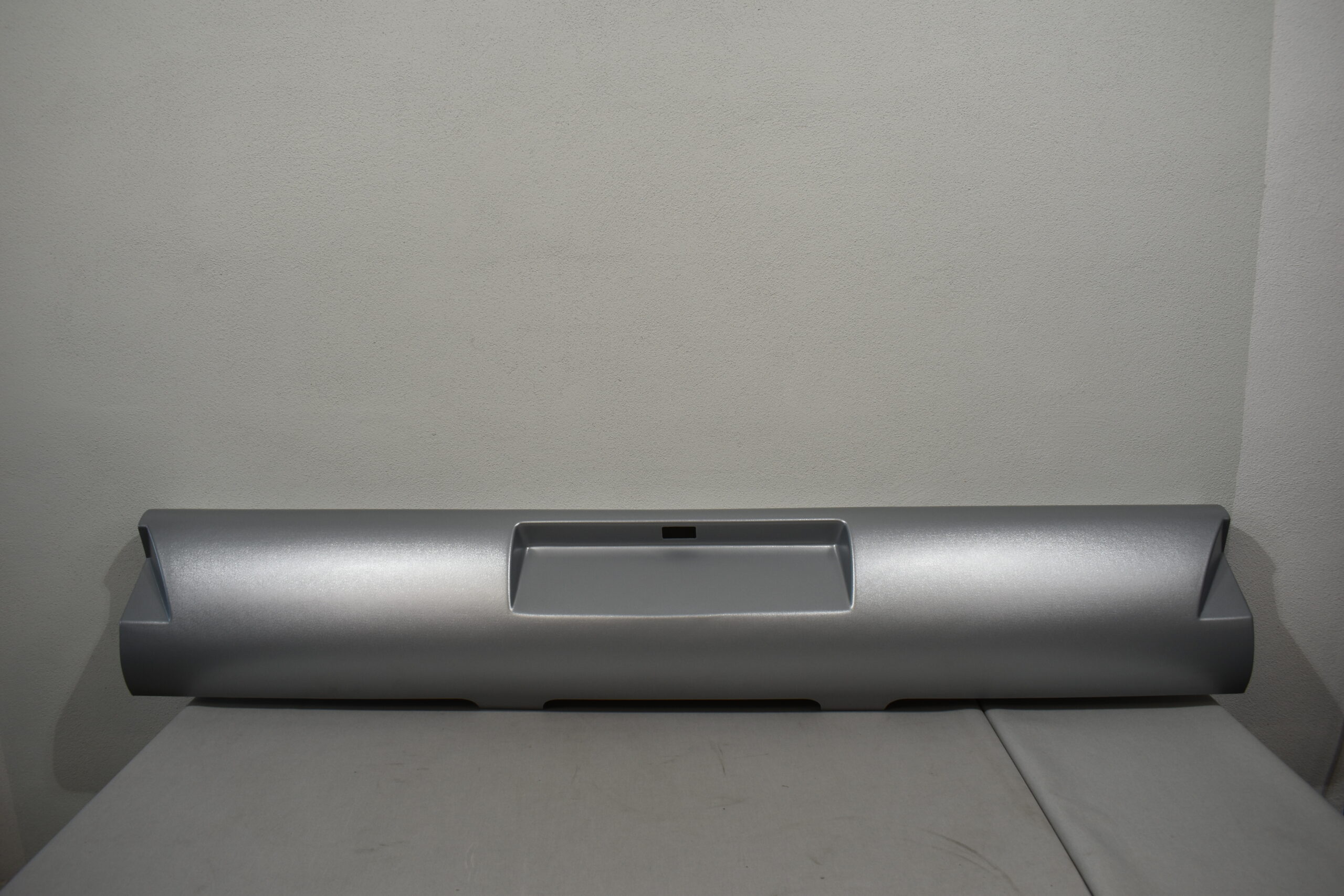 Heckleuchtenträger Mittelteil; grau – Bild 2