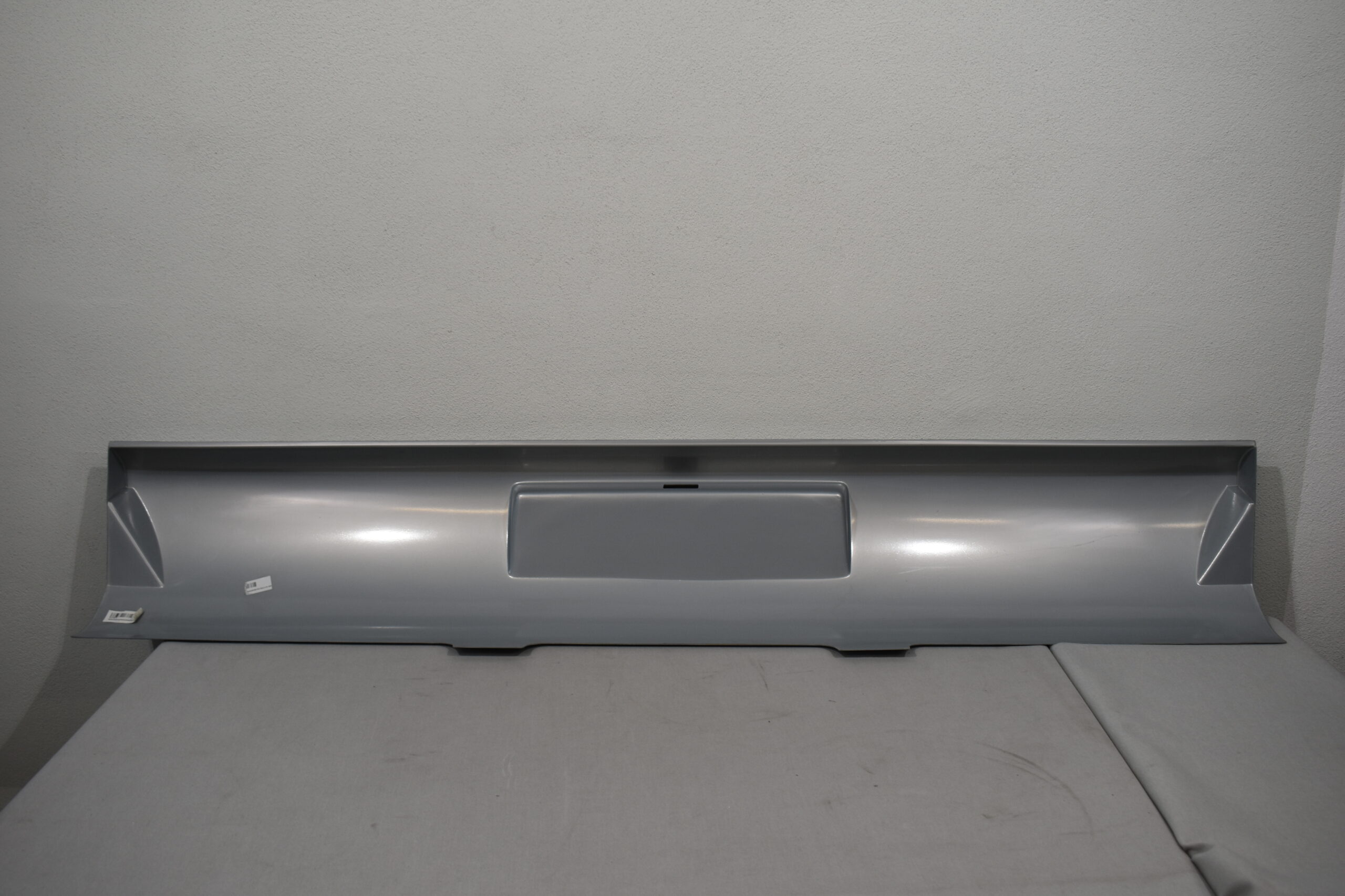 Heckleuchtenträger Mittelteil; grau – Bild 6