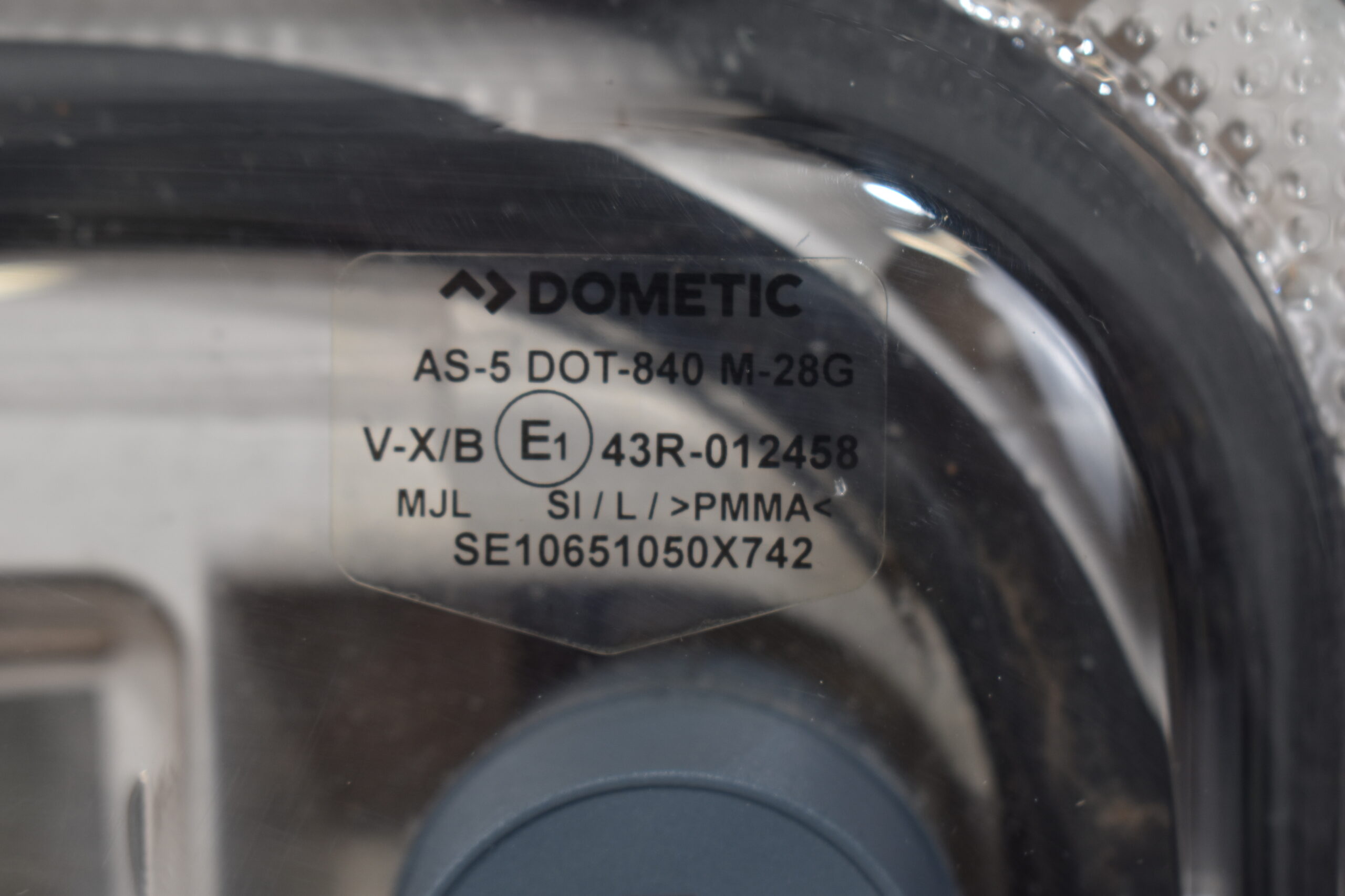 Dometic Heki 3 Dachhaube; 1050x742mm – Bild 4