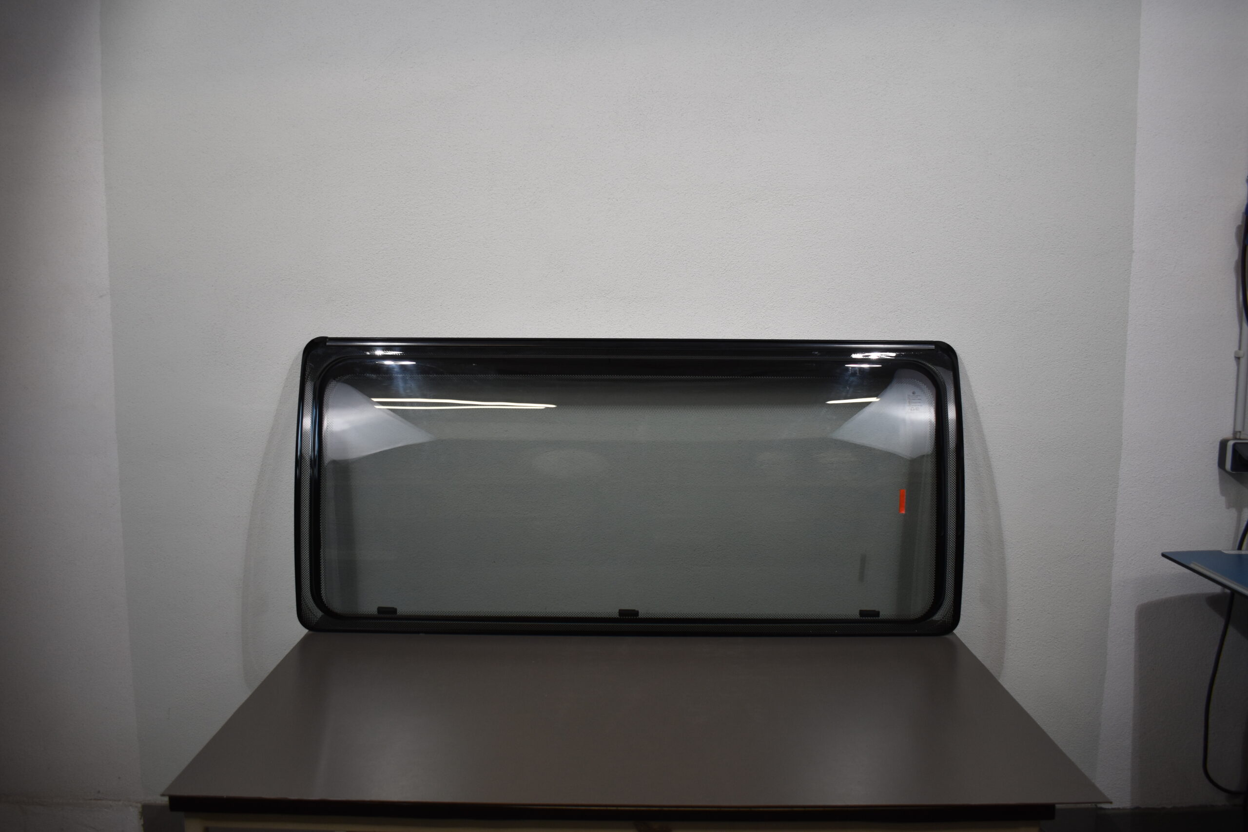 Polyplastic Ausstellscheibe gebogen; 1525x687mm