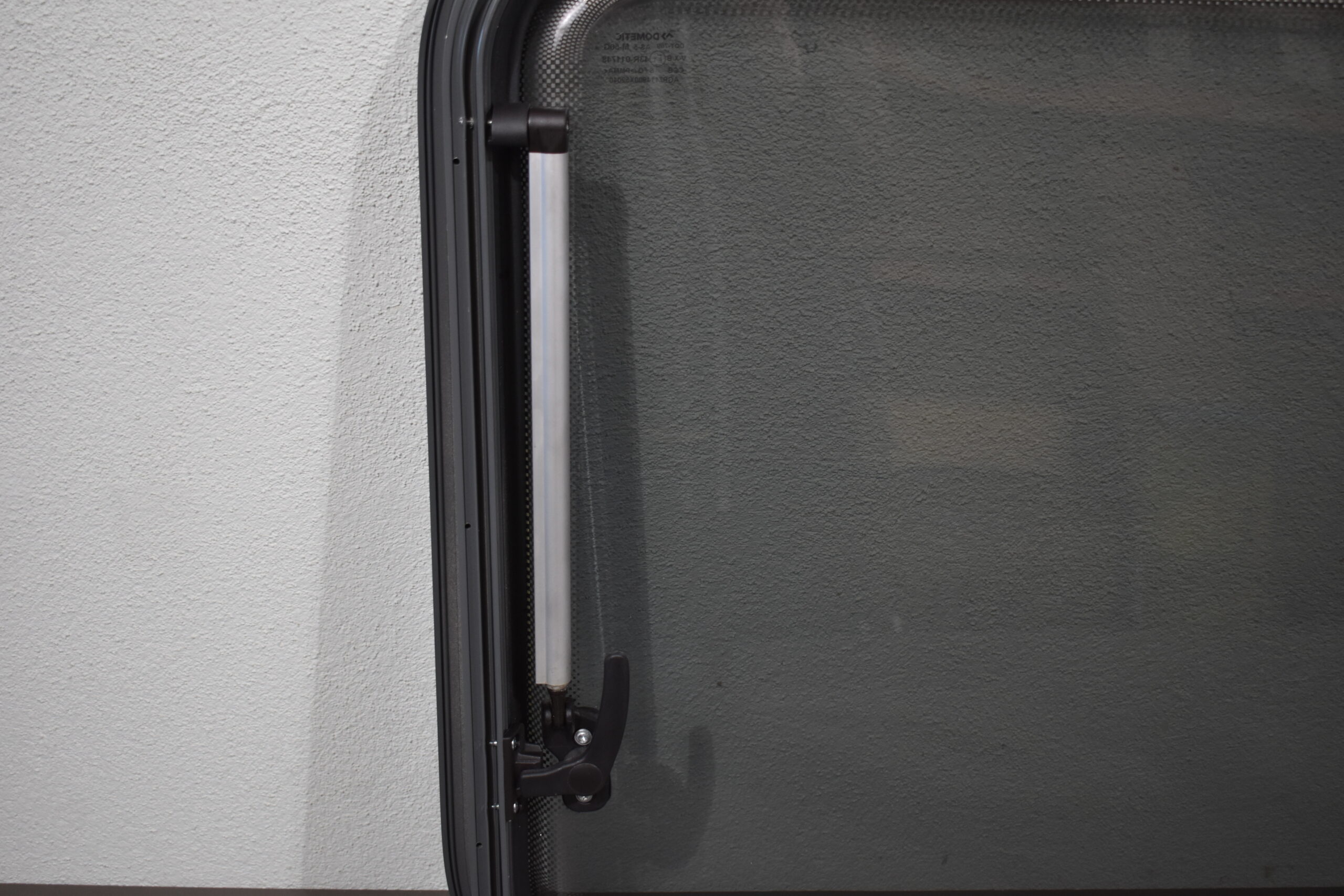 Dometic S7 P Ausstellfenster; 900x520mm; grau – Bild 8