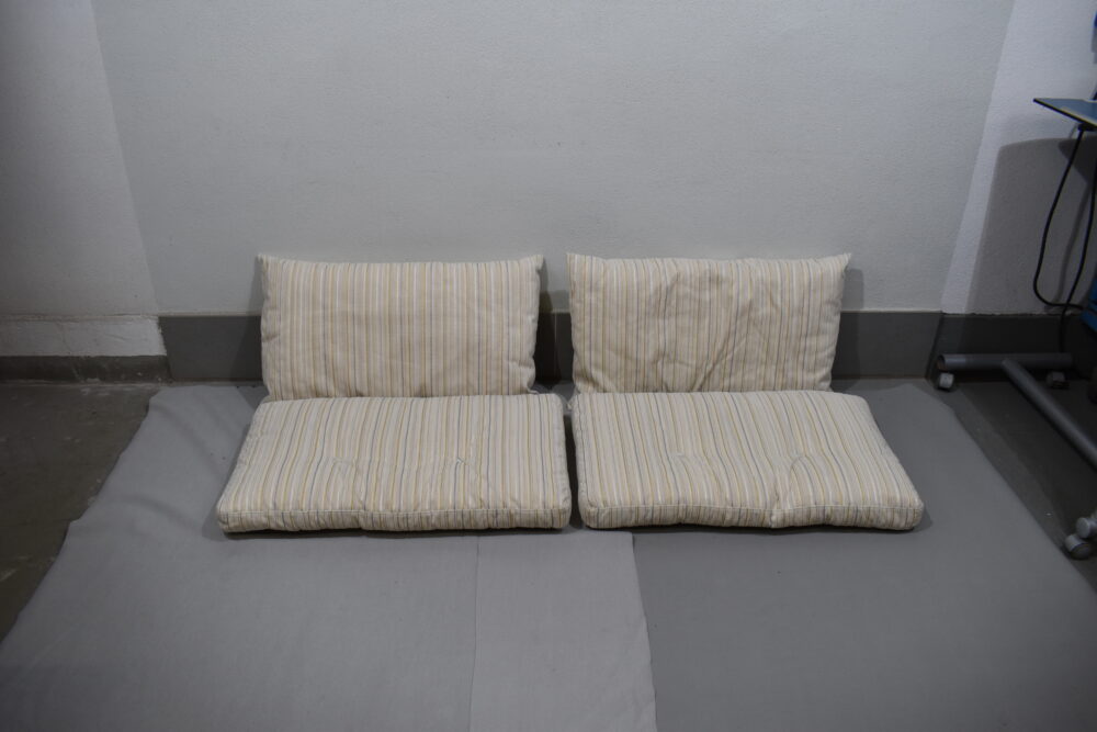 Polstersatz  / Kissensatz; beige gestreift
