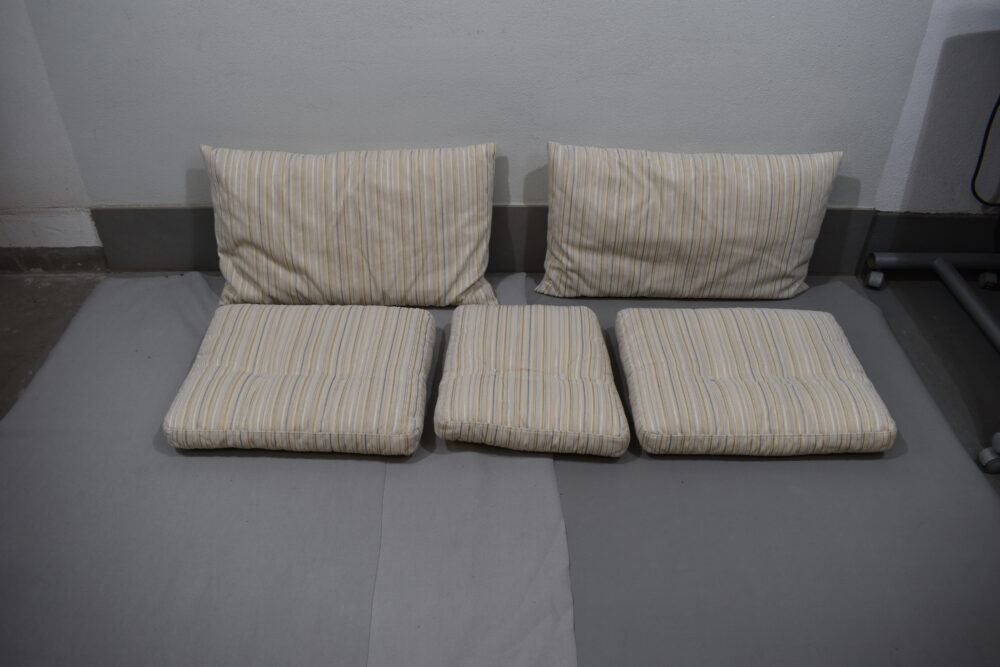 Polstersatz  / Kissensatz; beige gestreift – Bild 8