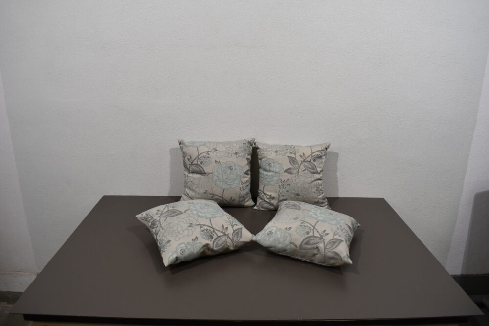 Kissen / Zierkissen-Set; grau/blau; 380x380mm Blumenmuster