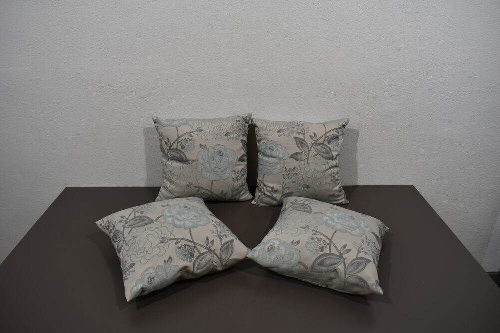 Kissen / Zierkissen-Set; grau/blau; 380x380mm Blumenmuster – Bild 2