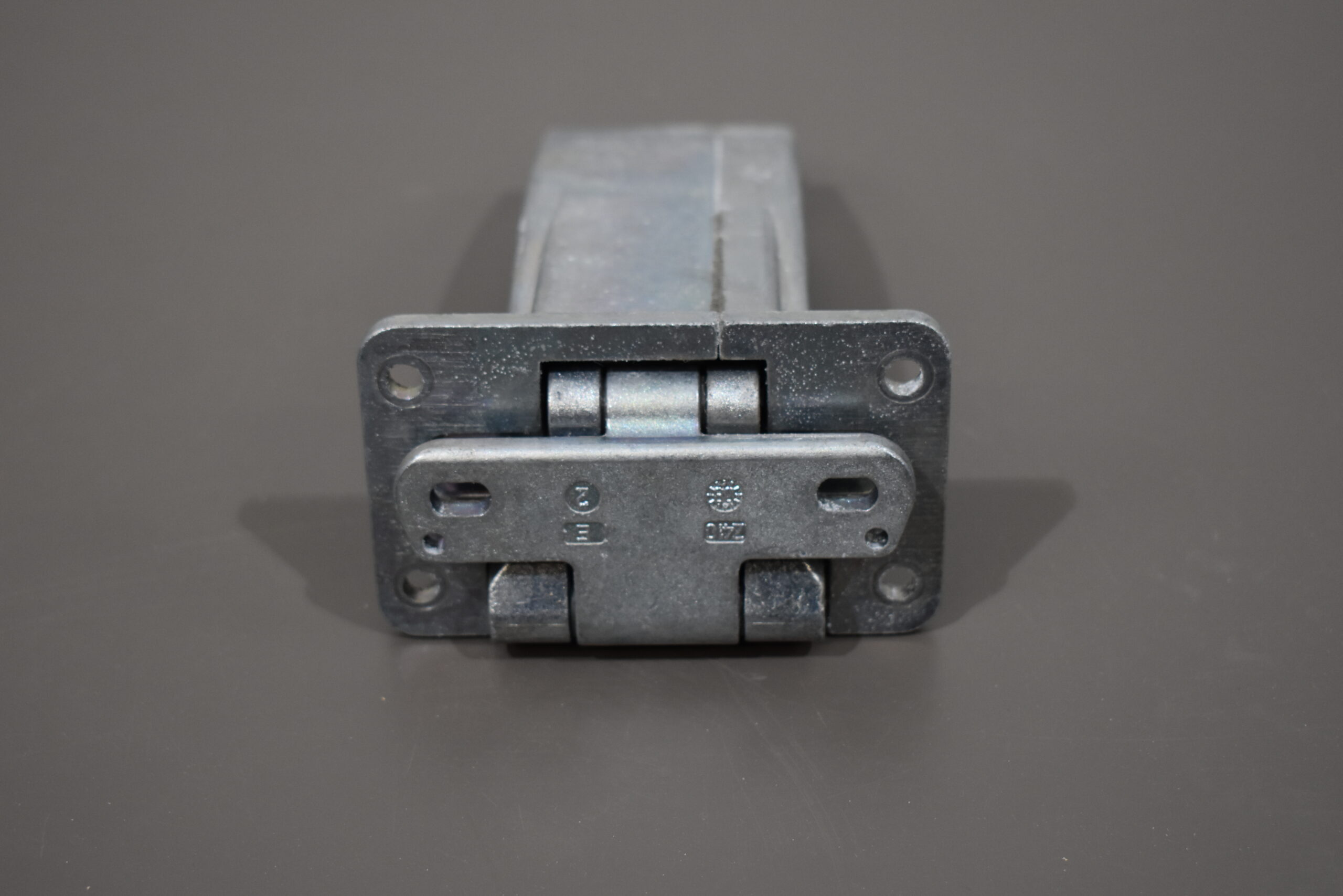 Dethleffs Ersatzscharnier für Hartal Türen; rechts – Bild 4