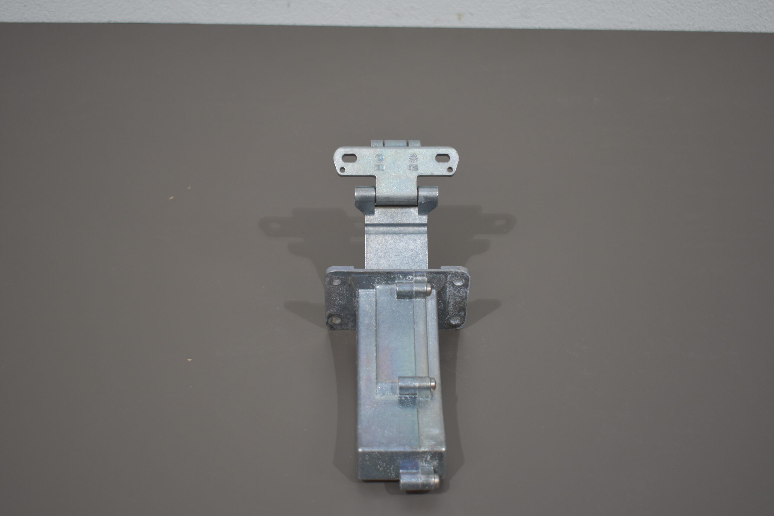 Dethleffs Ersatzscharnier für Hartal Türen; rechts – Bild 6