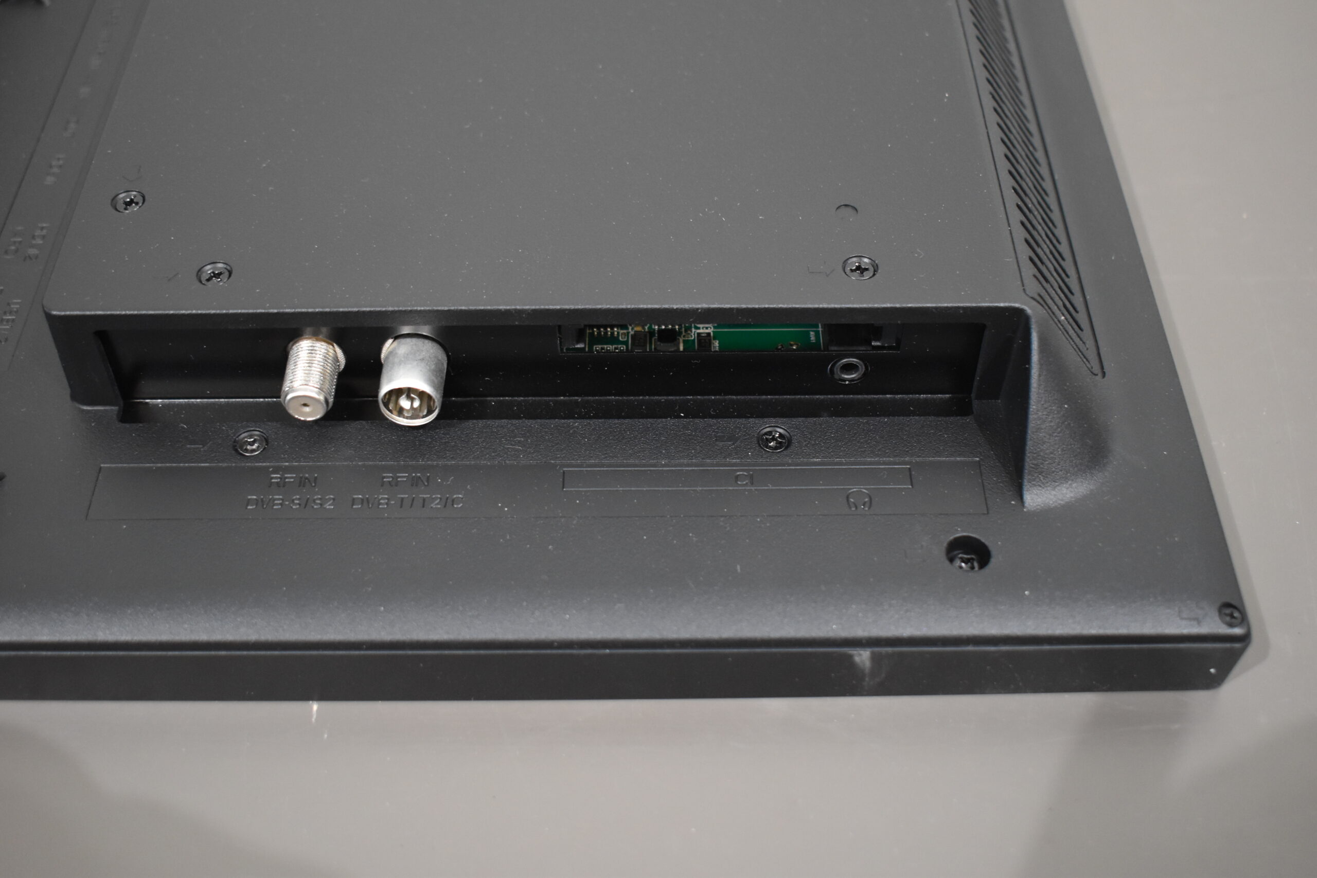 Alphatronics SLA-22DSBAI+ Smart TV 22" – Bild 9