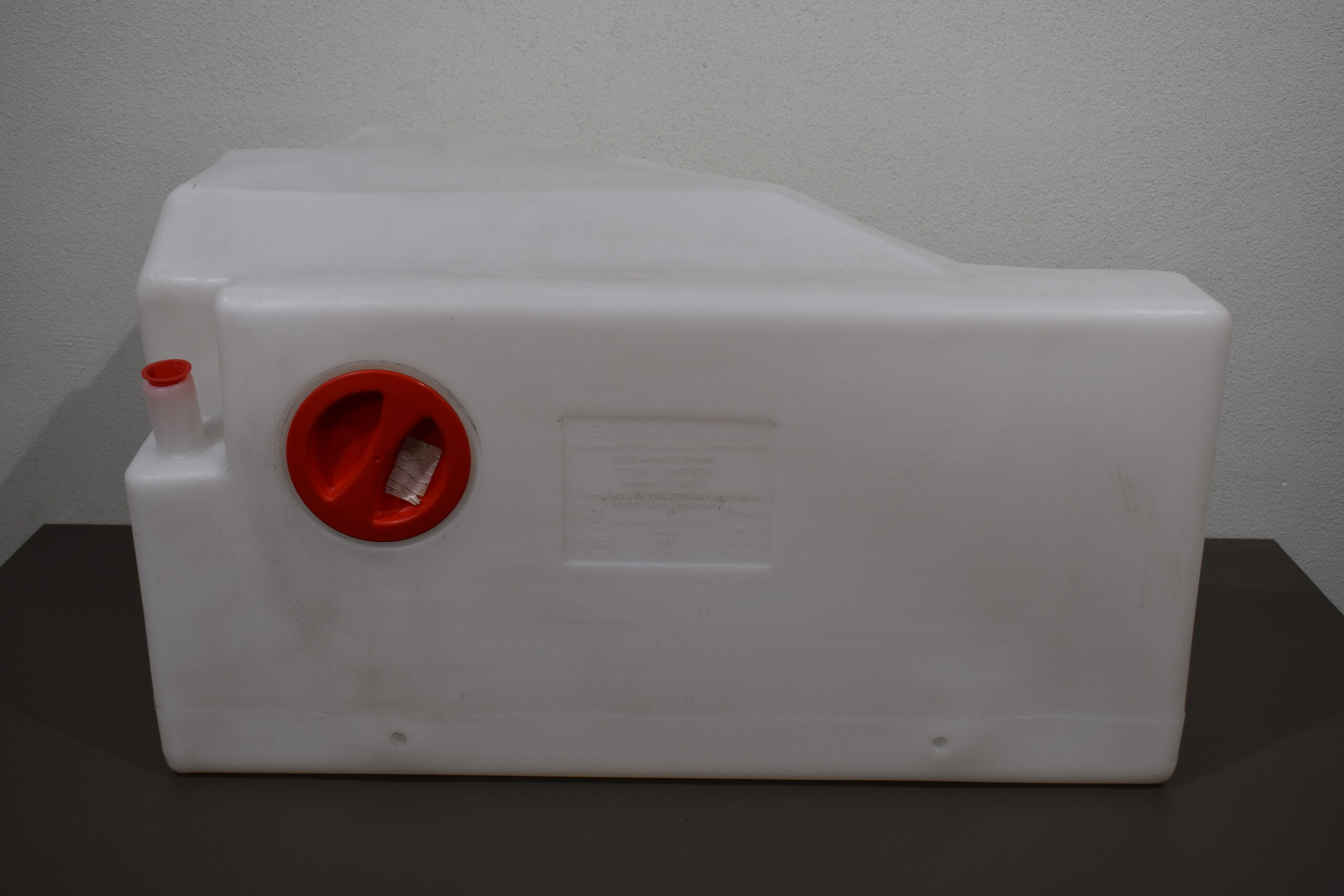 Eura Mobil Frischwassertank – Bild 2