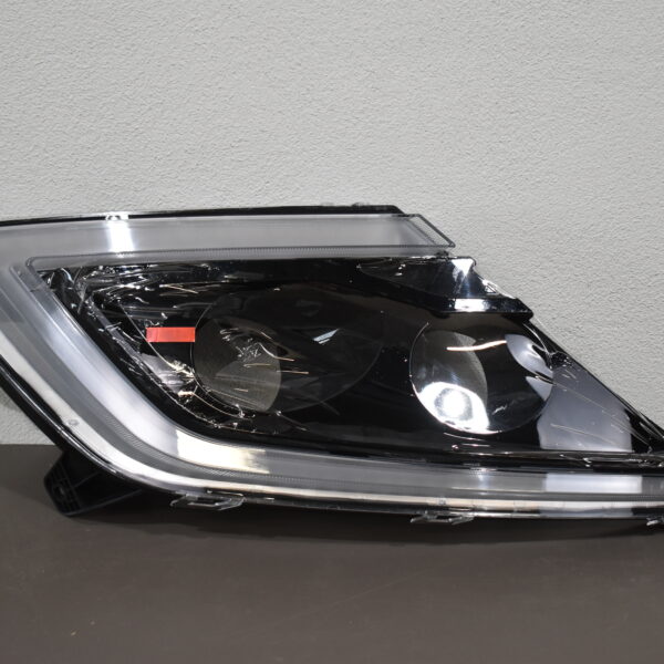 Alternative view of LED Tagfahrlicht-Scheinwerferblende rechts; schwarz
