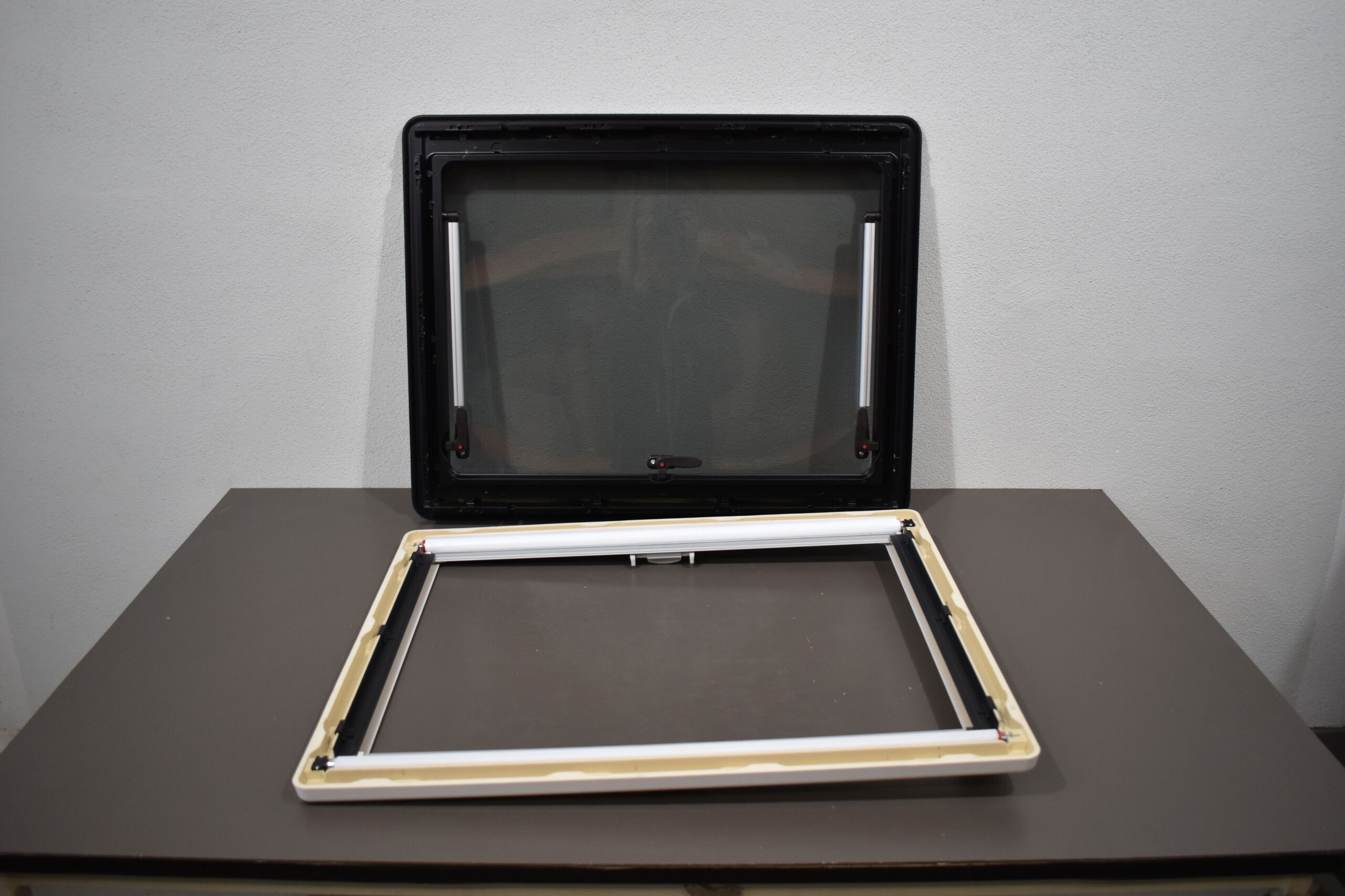 Dometic S4 Ausstellfenster mit Innenrahmen 750x600mm – Bild 7