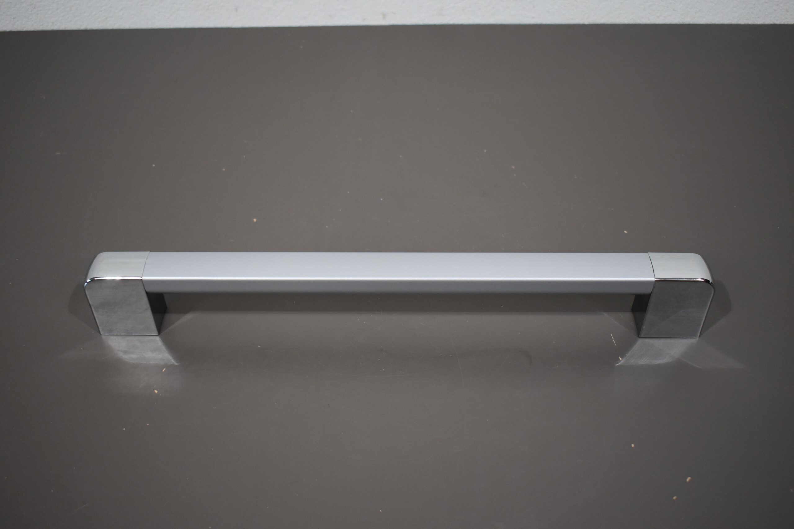 Niesmann und Bischoff Türeinstiegsgriff; grau – Bild 2