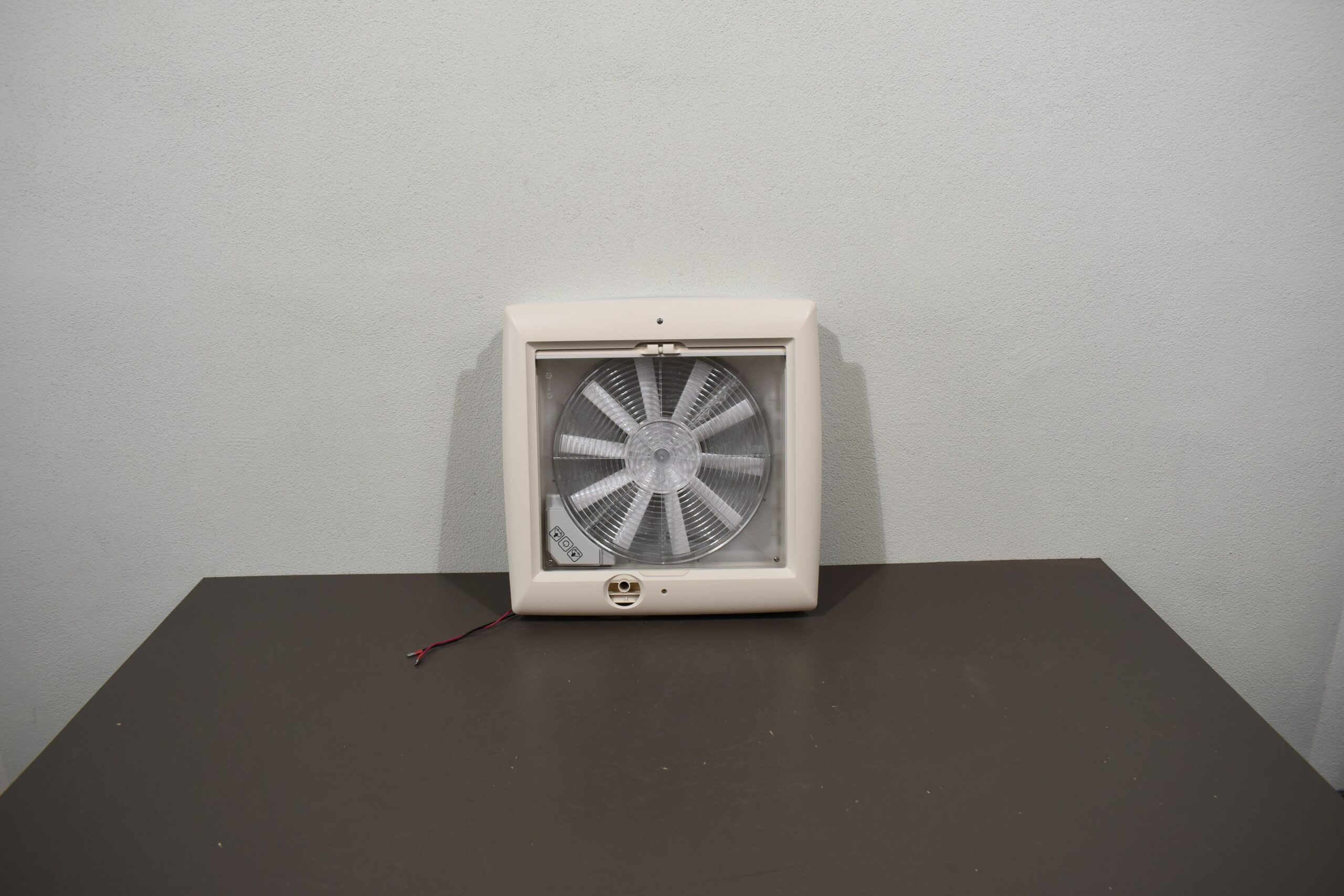 Thule Dachhaube mit 12 Volt Ventilator 400x400mm