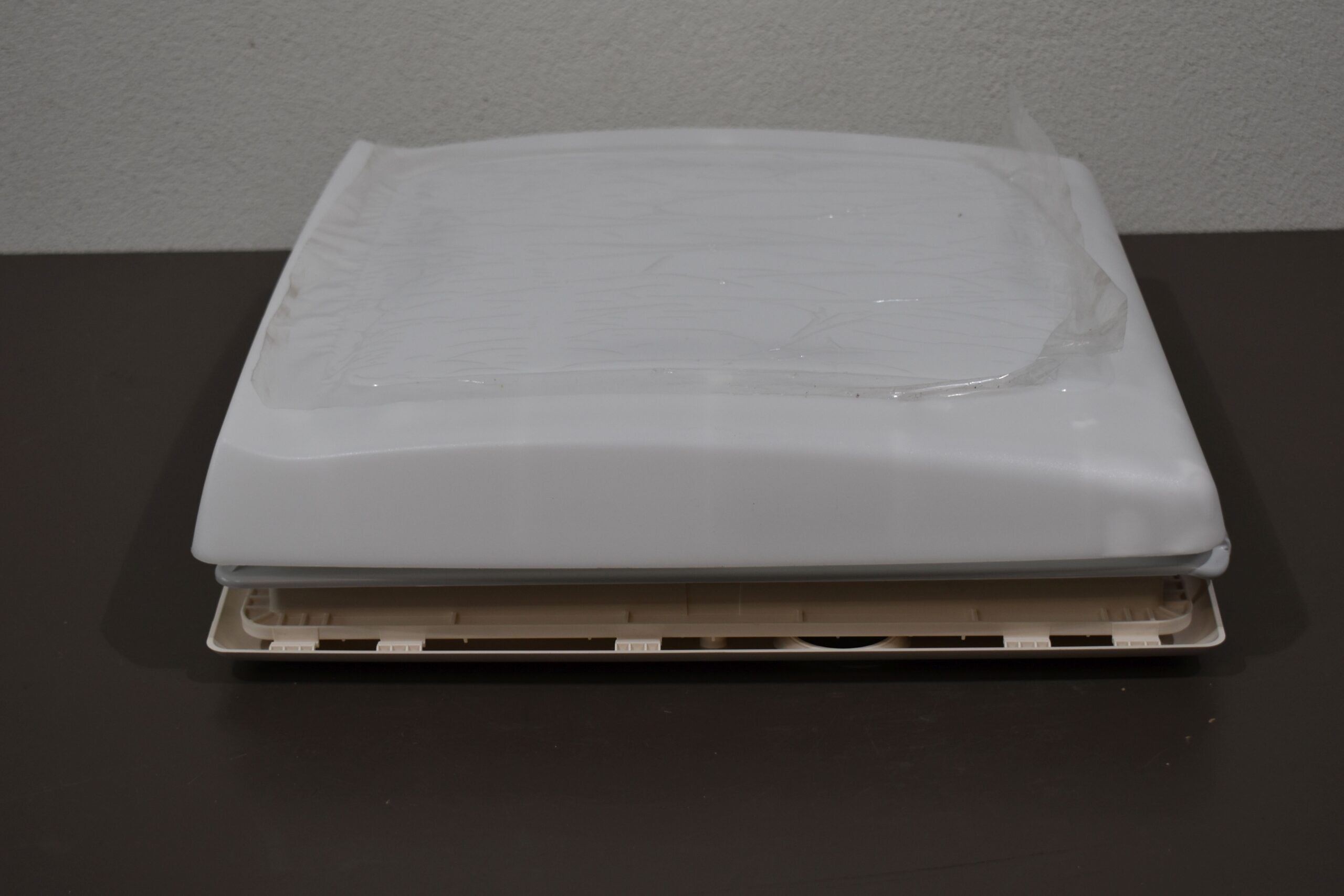 Thule Dachhaube mit 12 Volt Ventilator 400x400mm – Bild 7