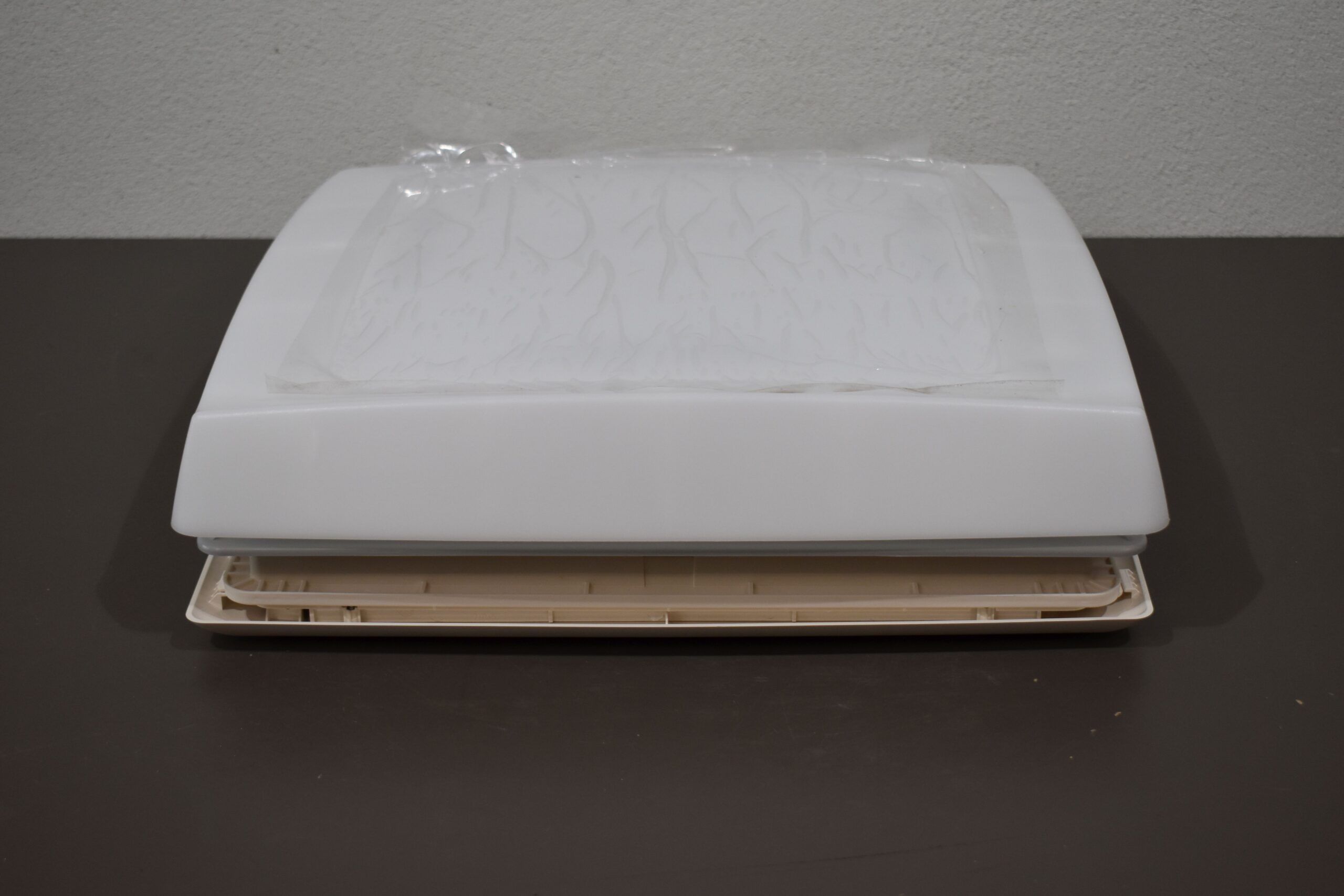 Thule Dachhaube mit 12 Volt Ventilator 400x400mm – Bild 8