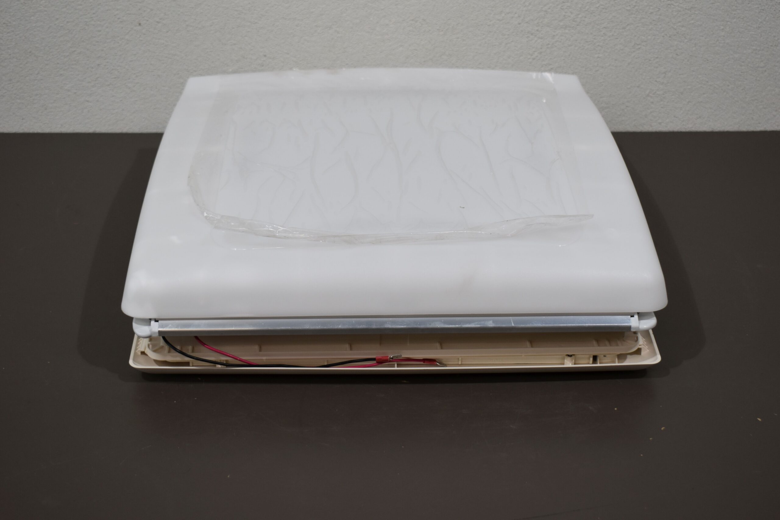 Thule Dachhaube mit 12 Volt Ventilator 400x400mm – Bild 10