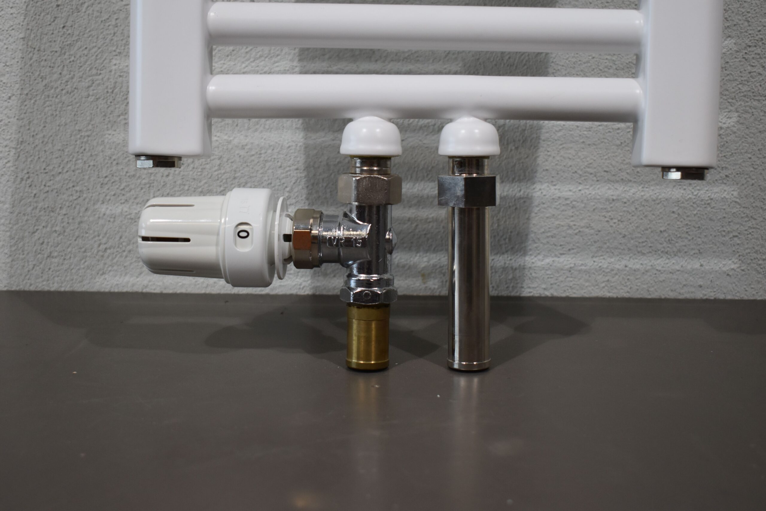 Heizkörper mit Anschluss 827x300mm – Bild 3