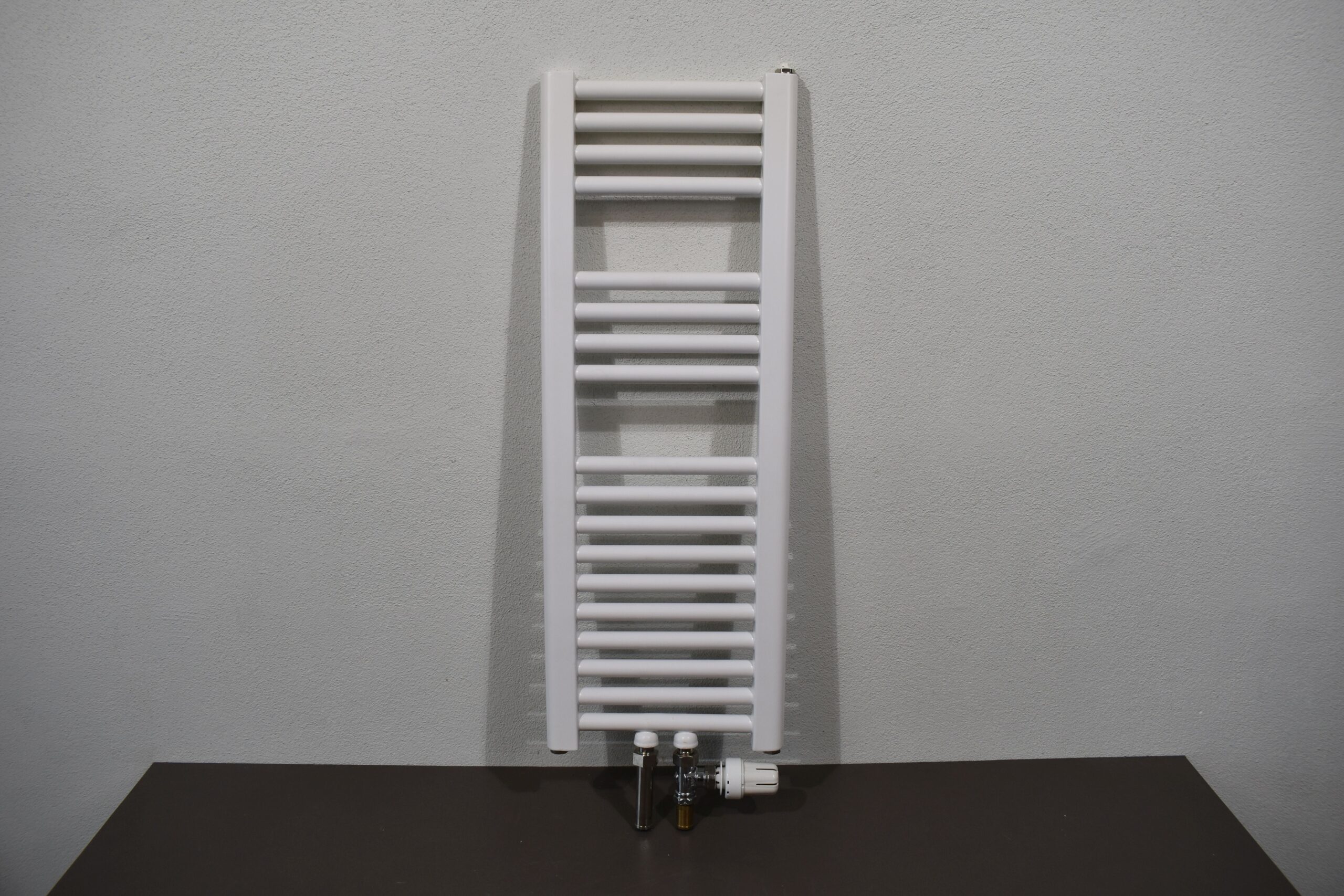 Heizkörper mit Anschluss 827x300mm – Bild 4