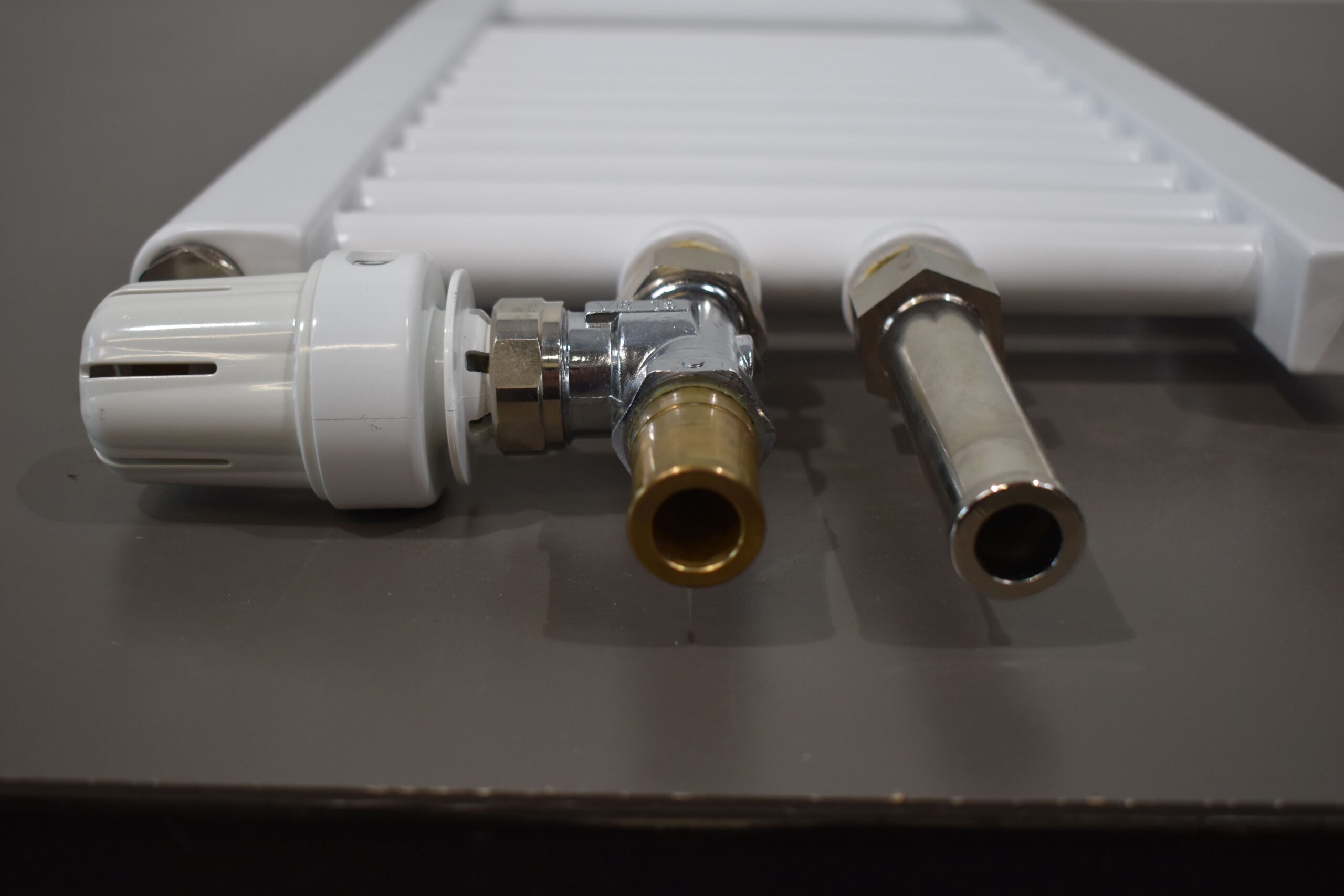 Heizkörper mit Anschluss 827x300mm – Bild 6