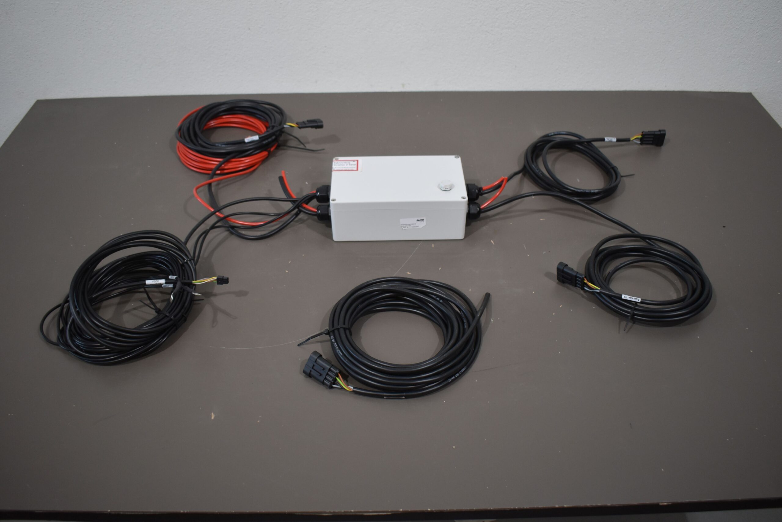 AL-KO Verteiler für elektrische Hubstützen HY4 MB – Bild 2