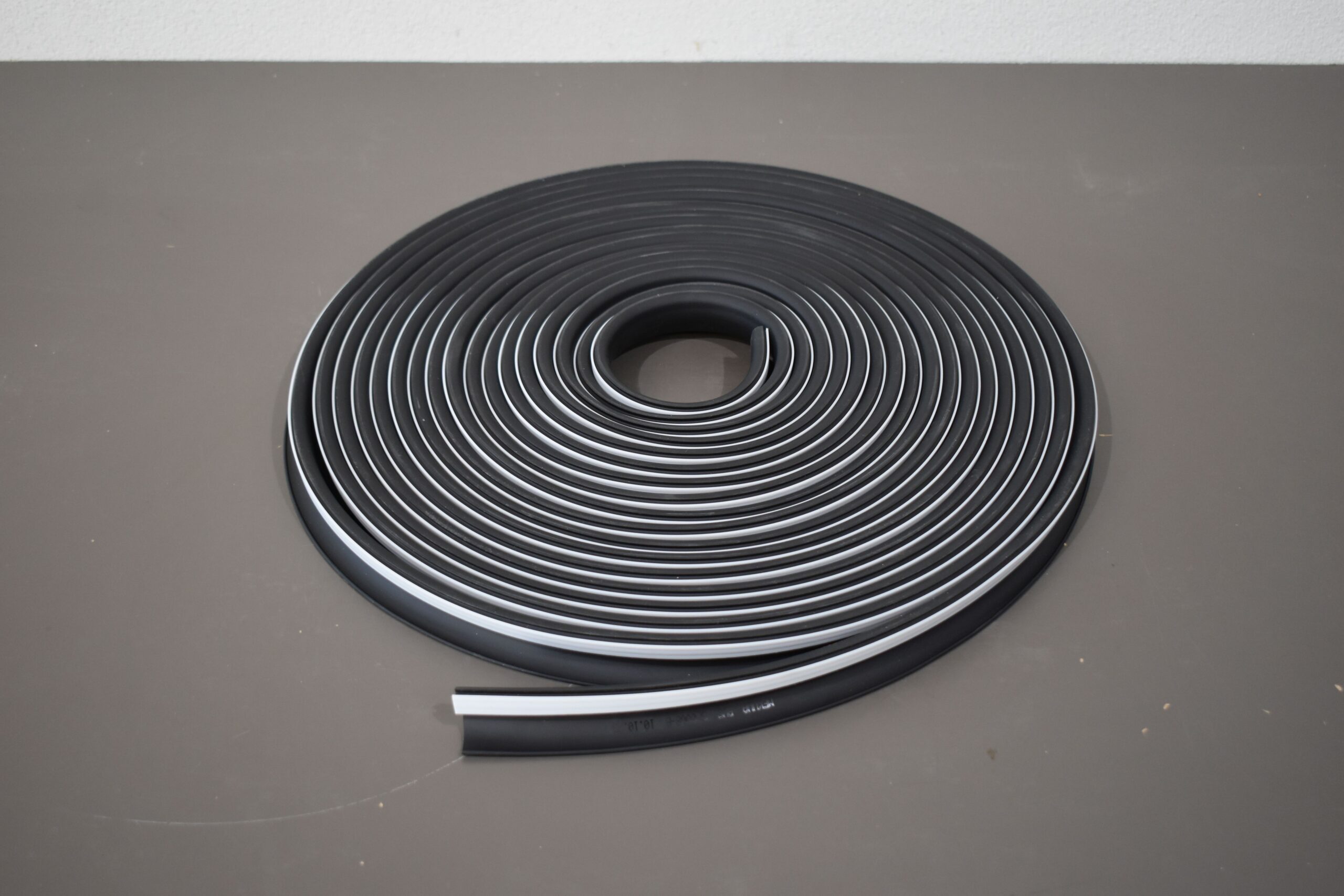 Mekuwa Poliplastic Gummiprofil für Ausstellfenster; 12m – Bild 2