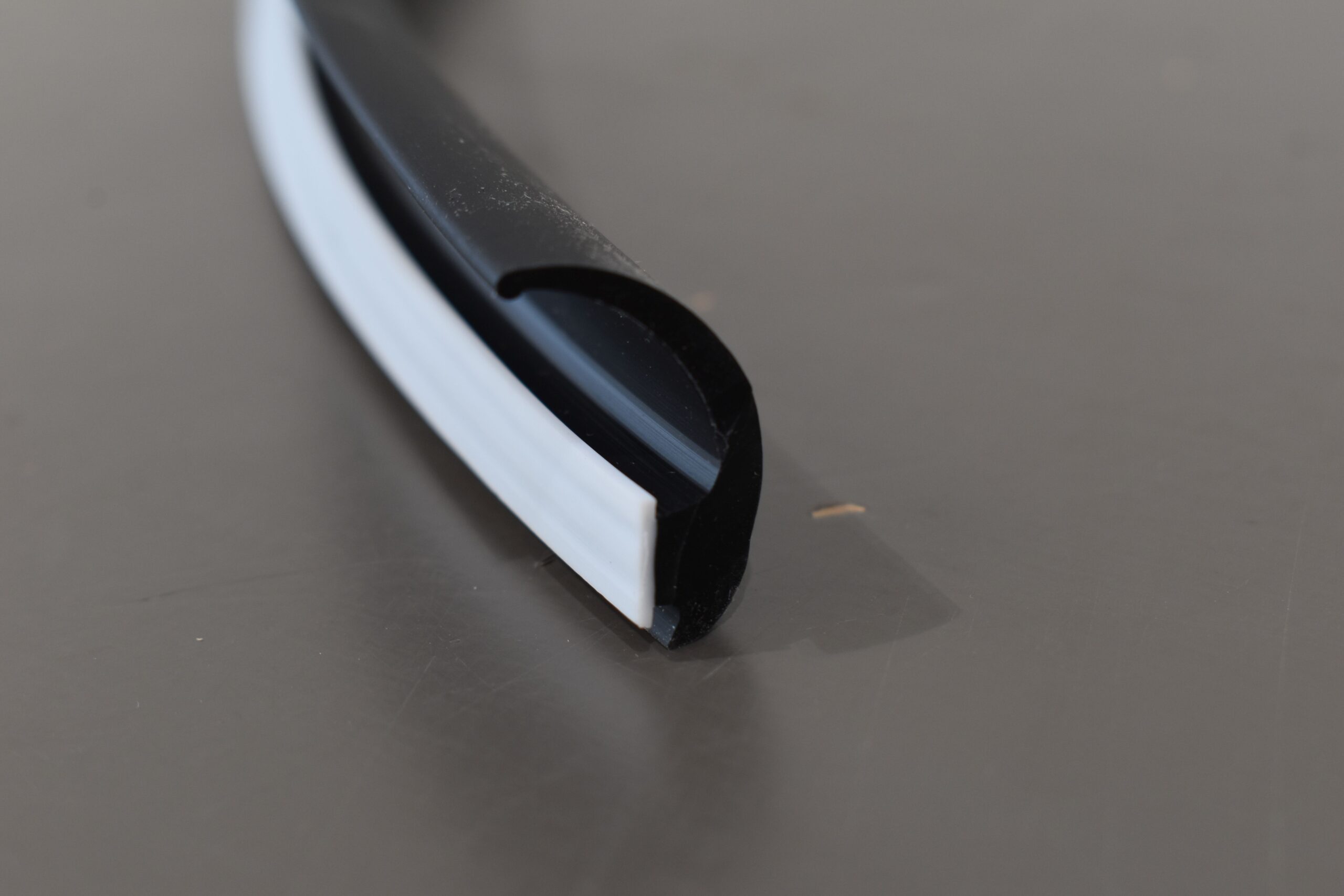 Mekuwa Poliplastic Gummiprofil für Ausstellfenster; 12m – Bild 3