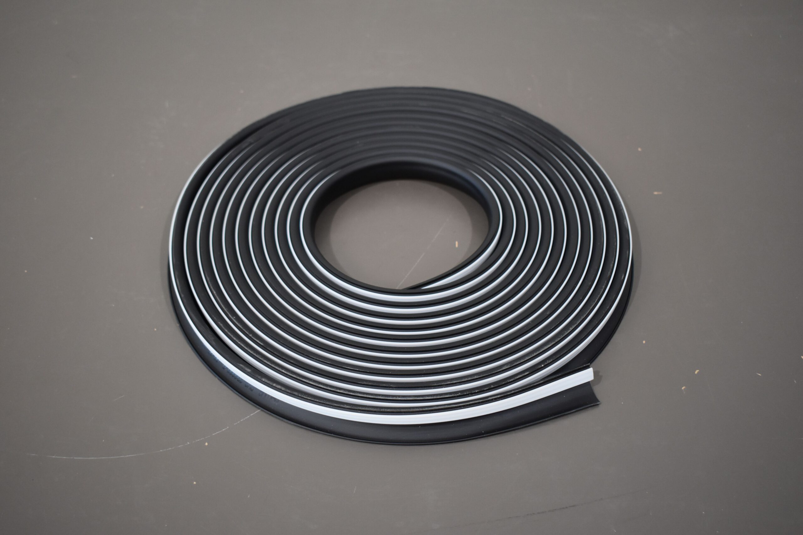 Mekuwa Poliplastic Gummiprofil für Ausstellfenster; 8m – Bild 2