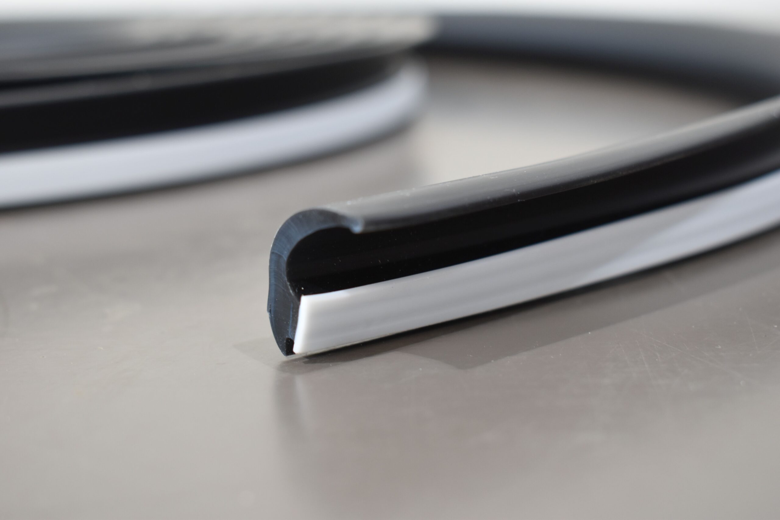 Mekuwa Poliplastic Gummiprofil für Ausstellfenster; 8m – Bild 4